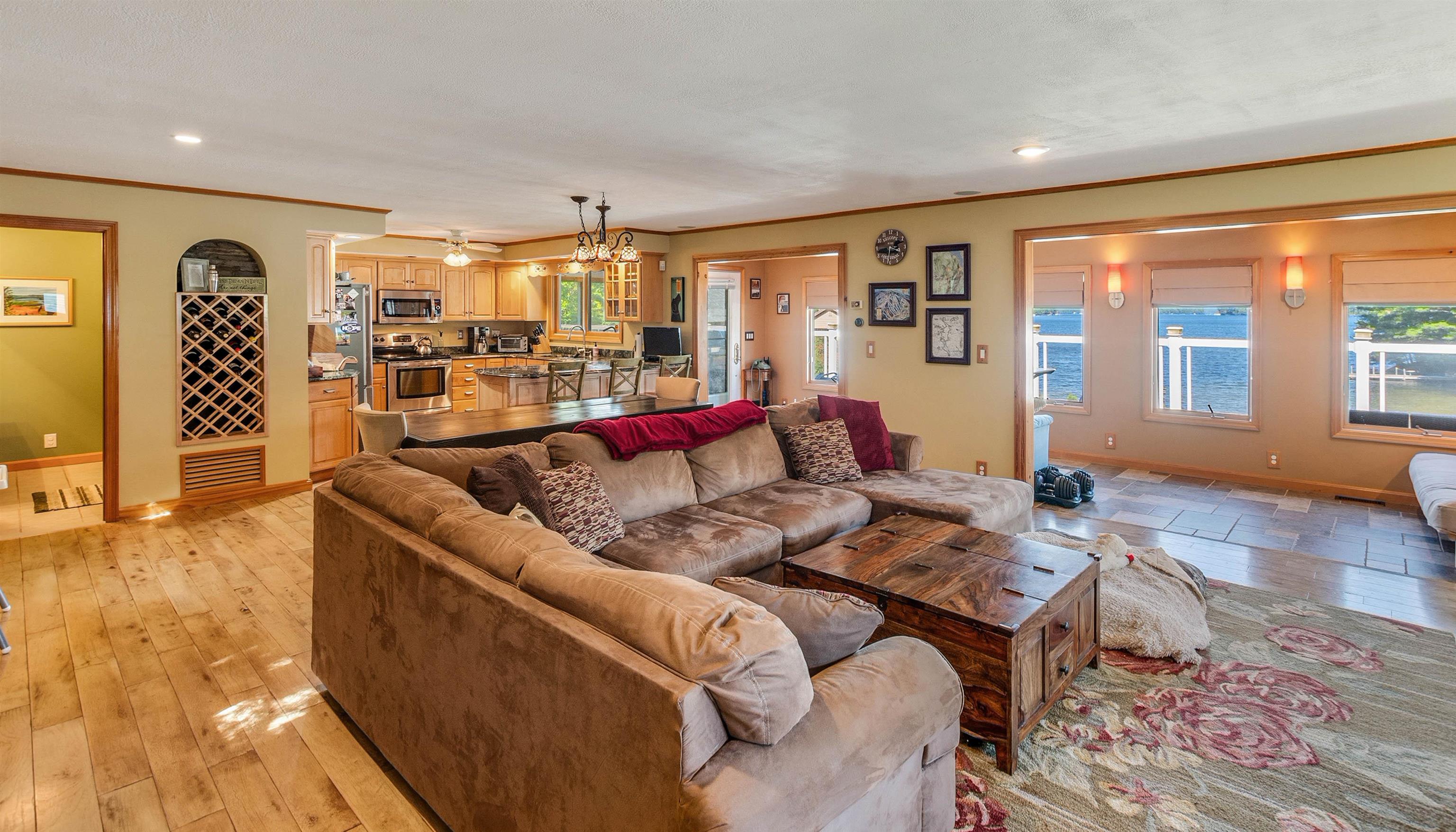 77 Lakewood Manor