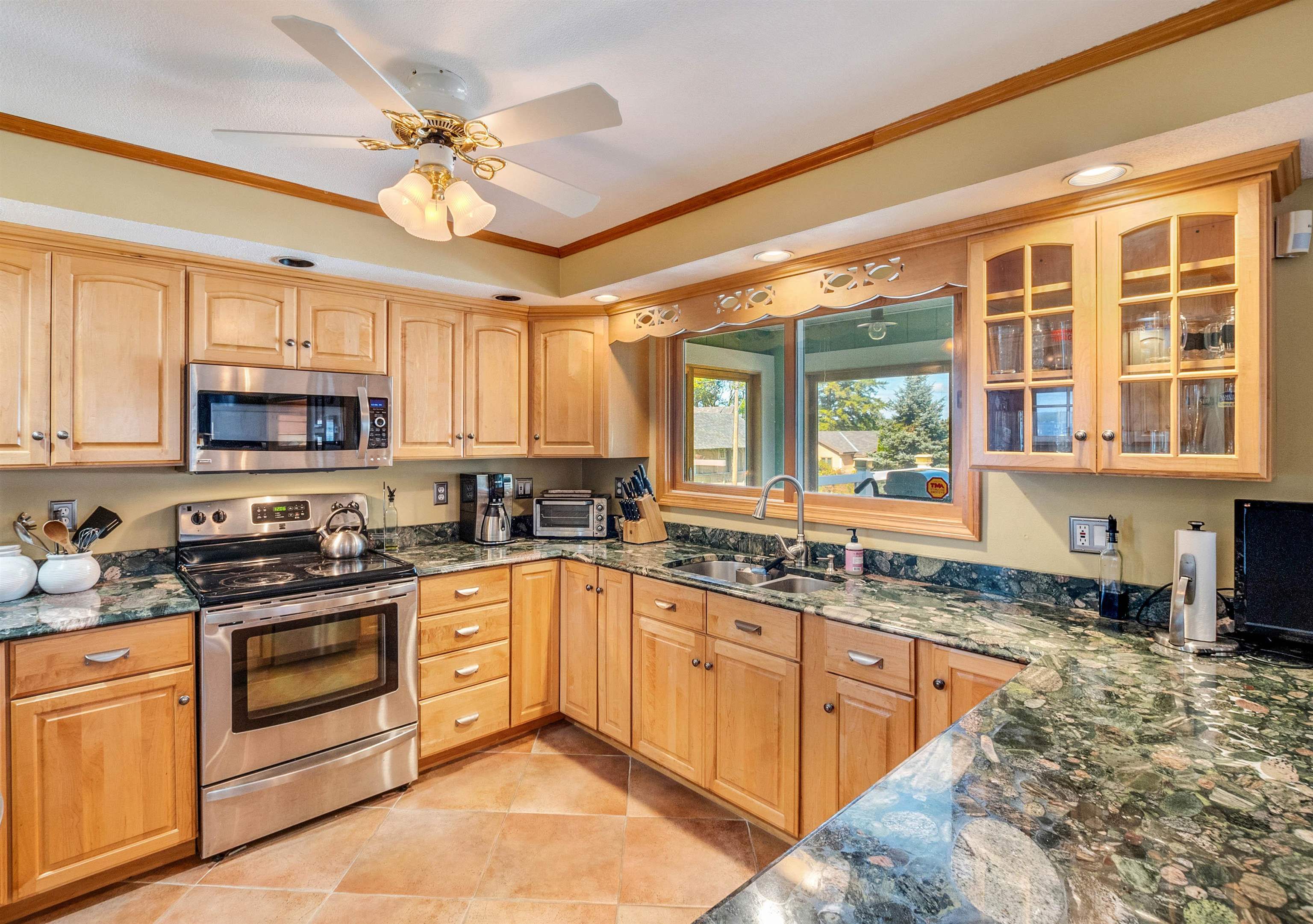 77 Lakewood Manor