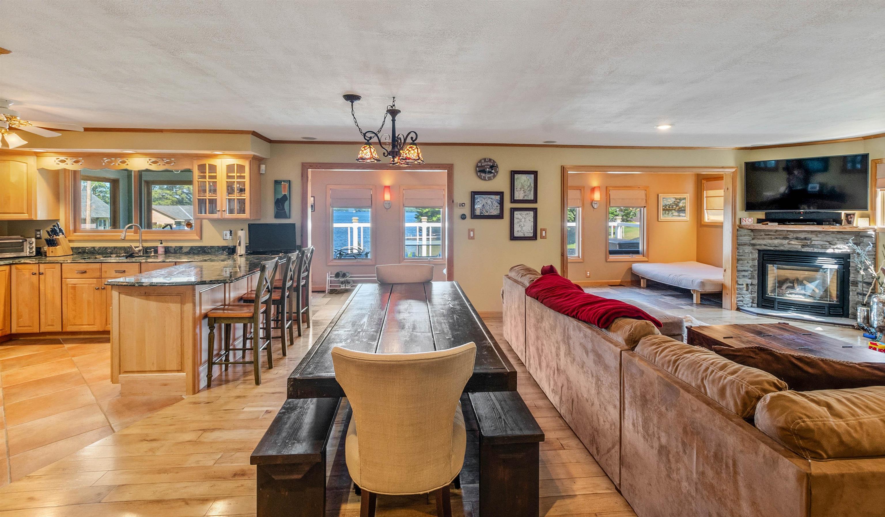 77 Lakewood Manor