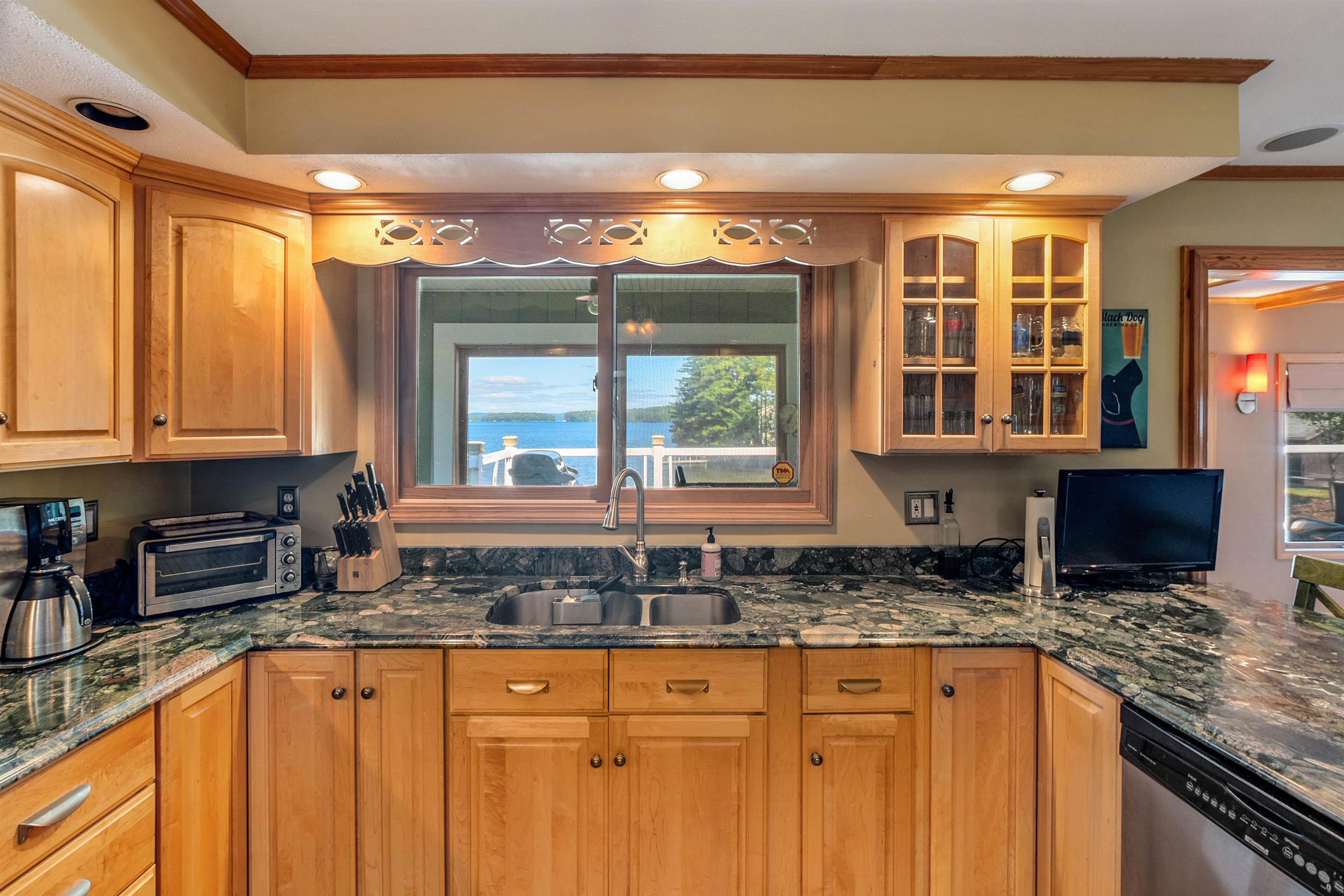 77 Lakewood Manor