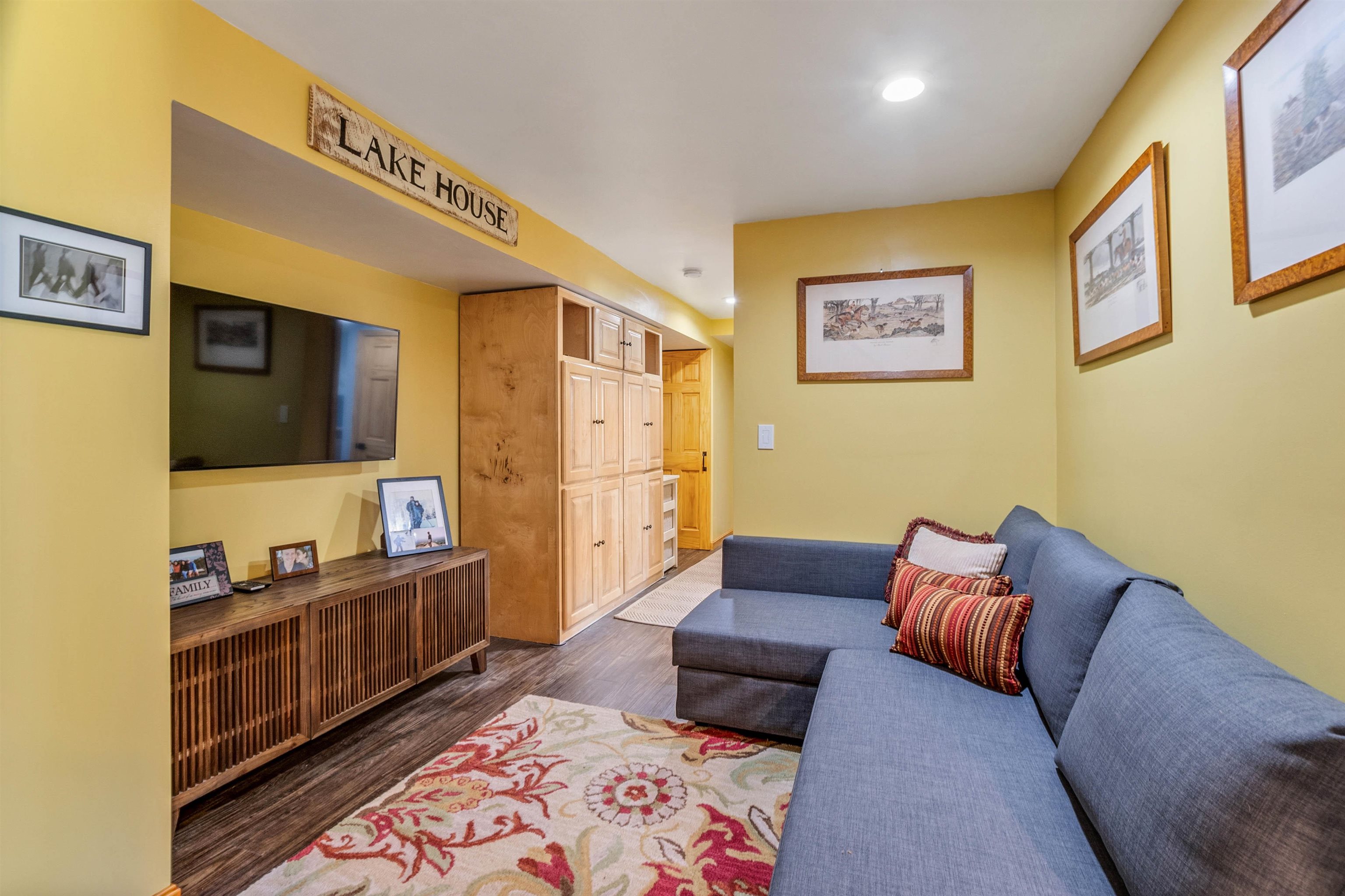 77 Lakewood Manor