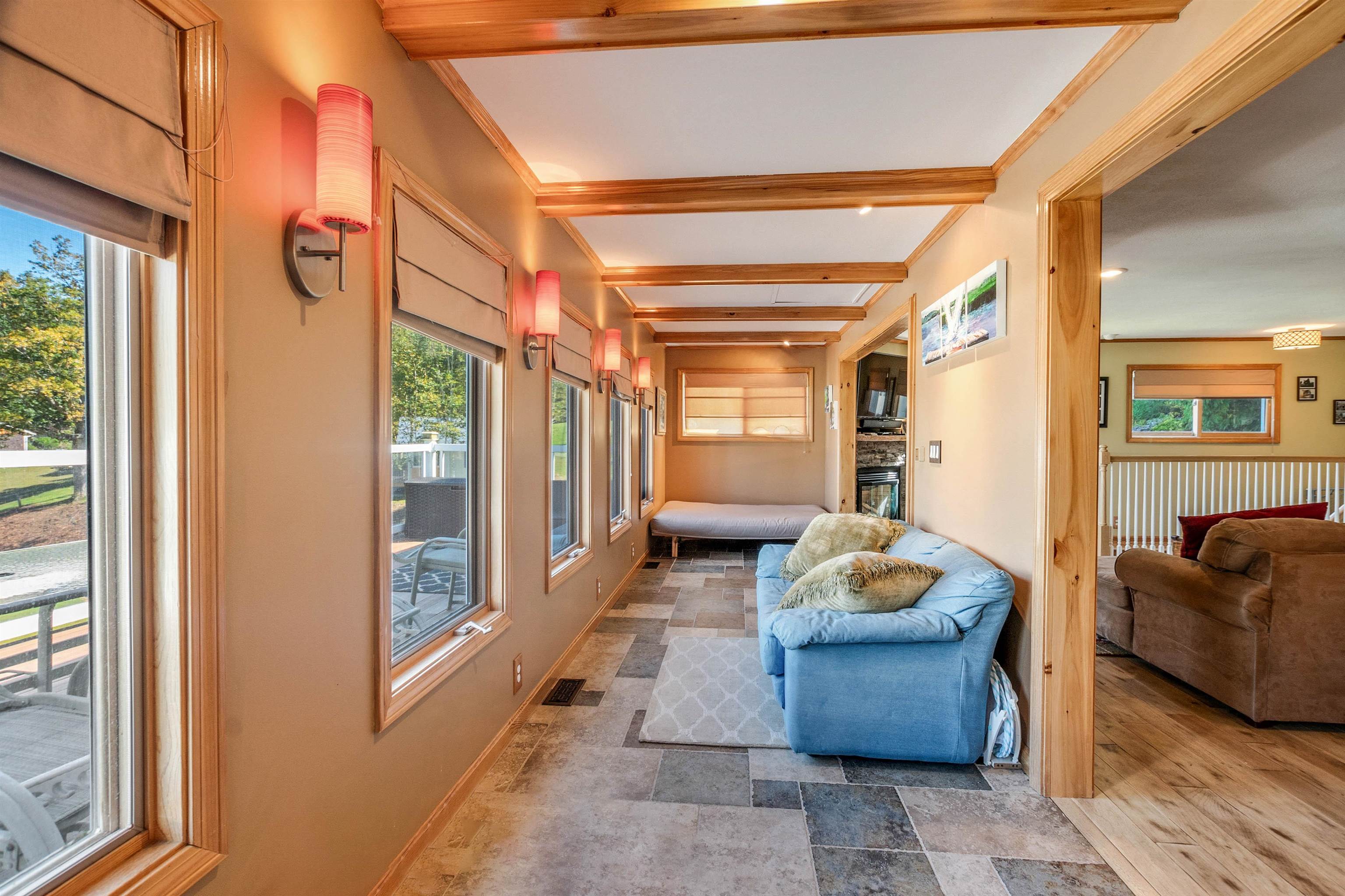 77 Lakewood Manor