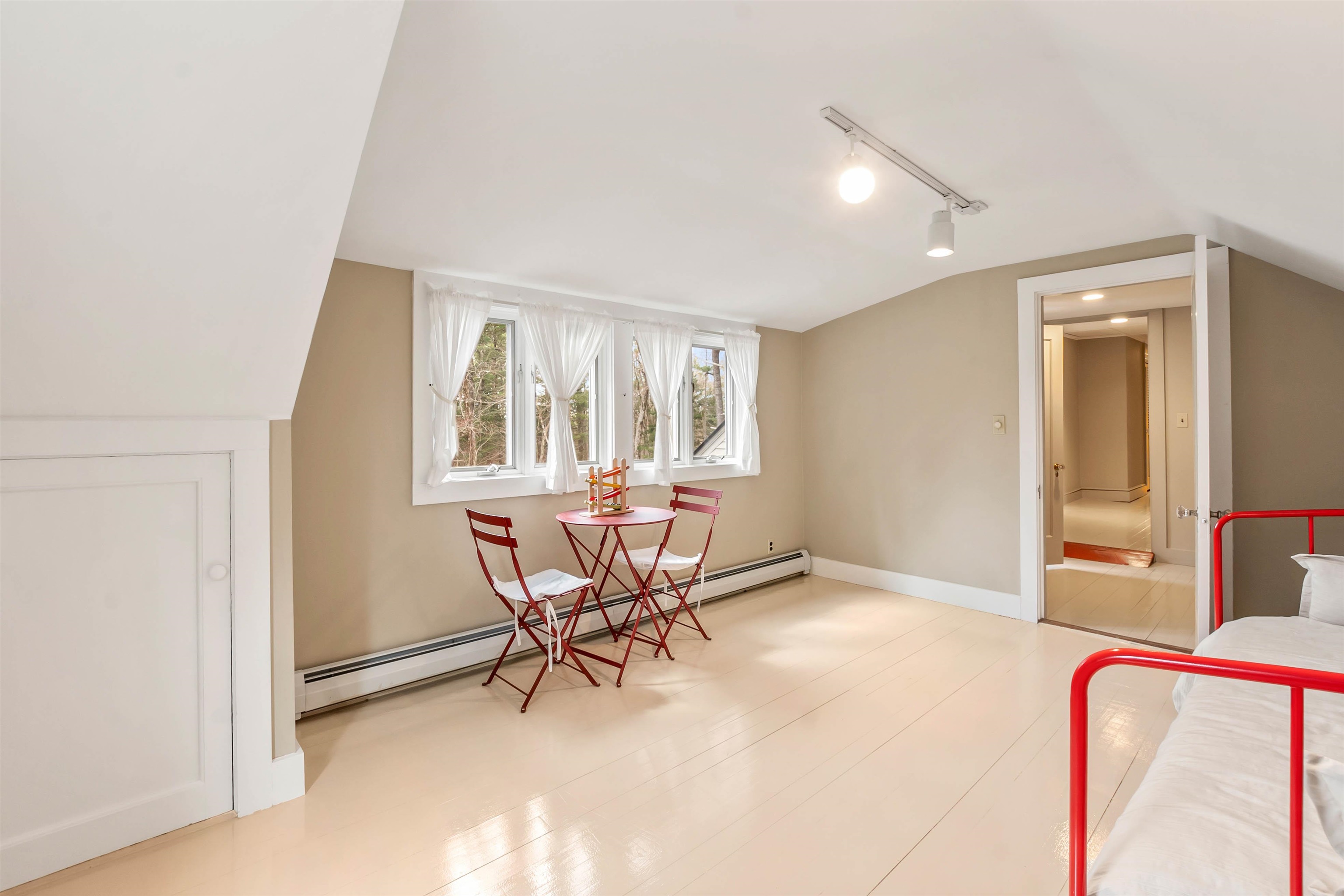83 Squires Lane