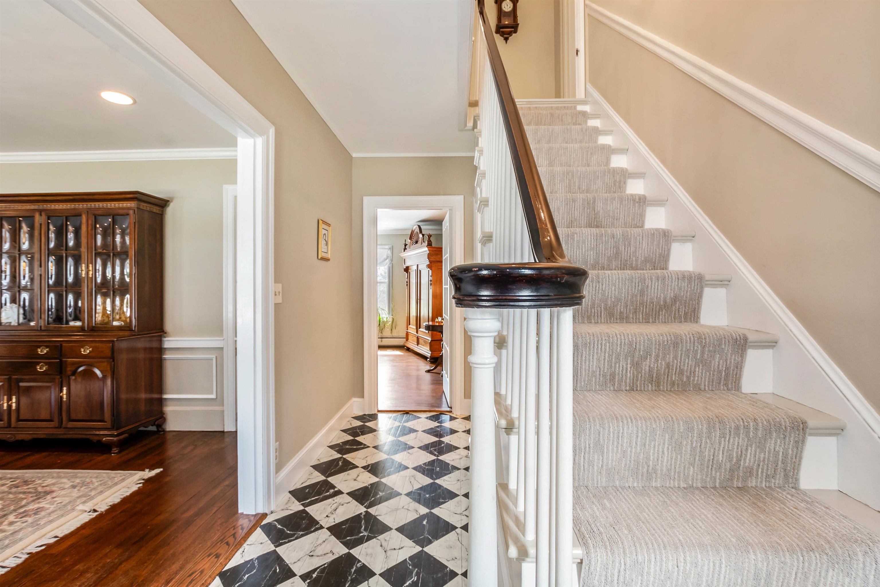 83 Squires Lane
