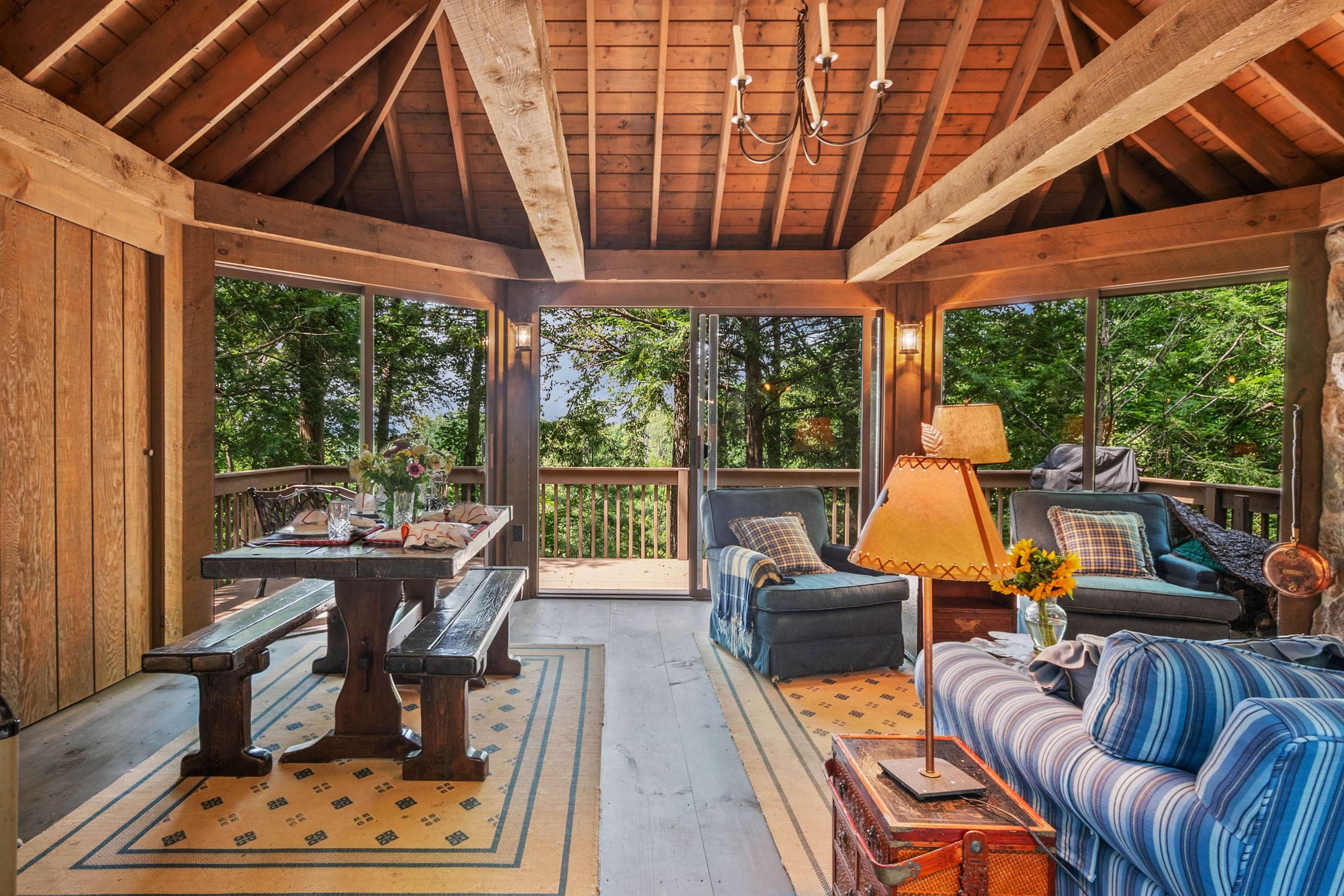 216 Woodland Trace