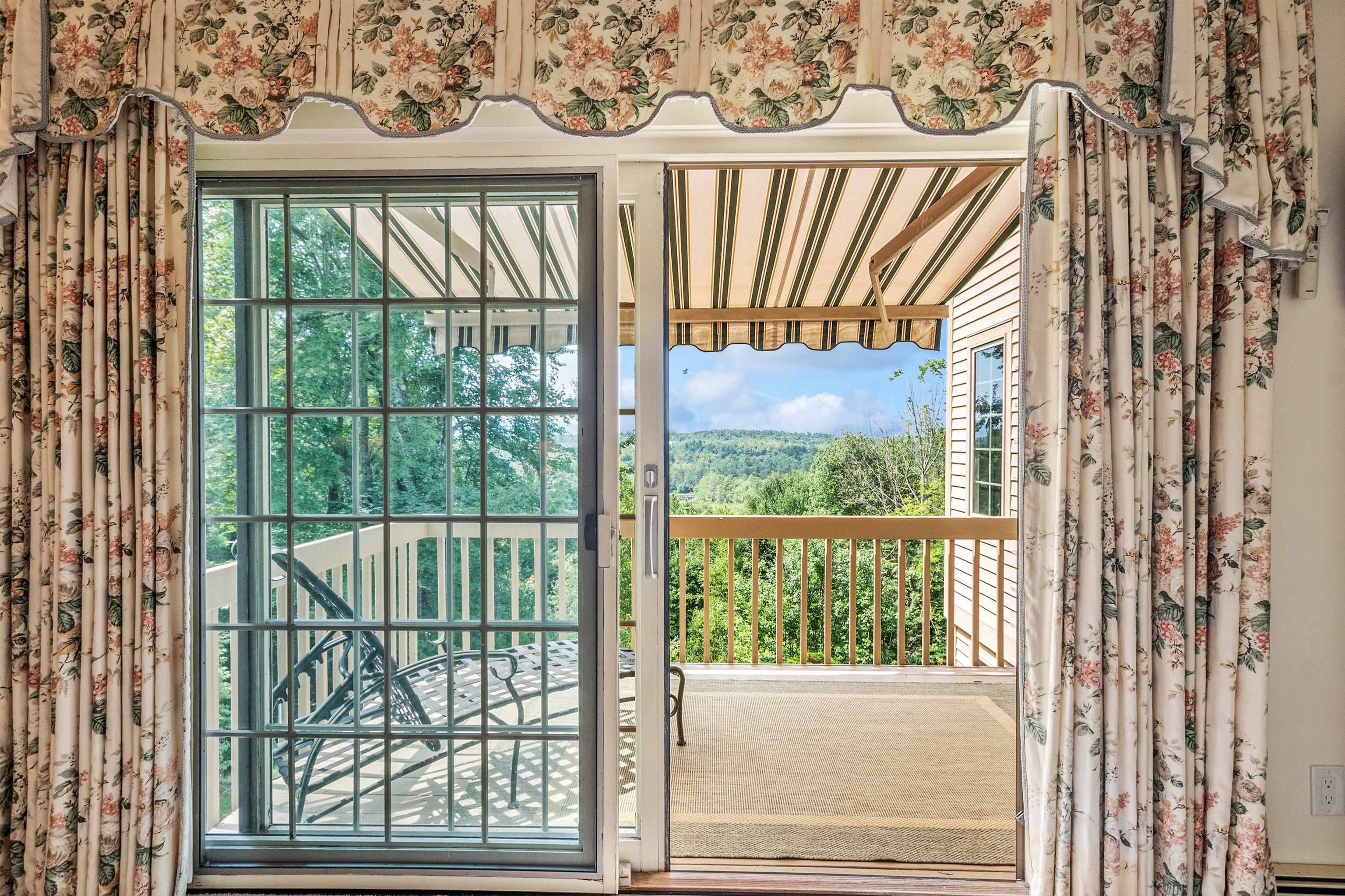 216 Woodland Trace