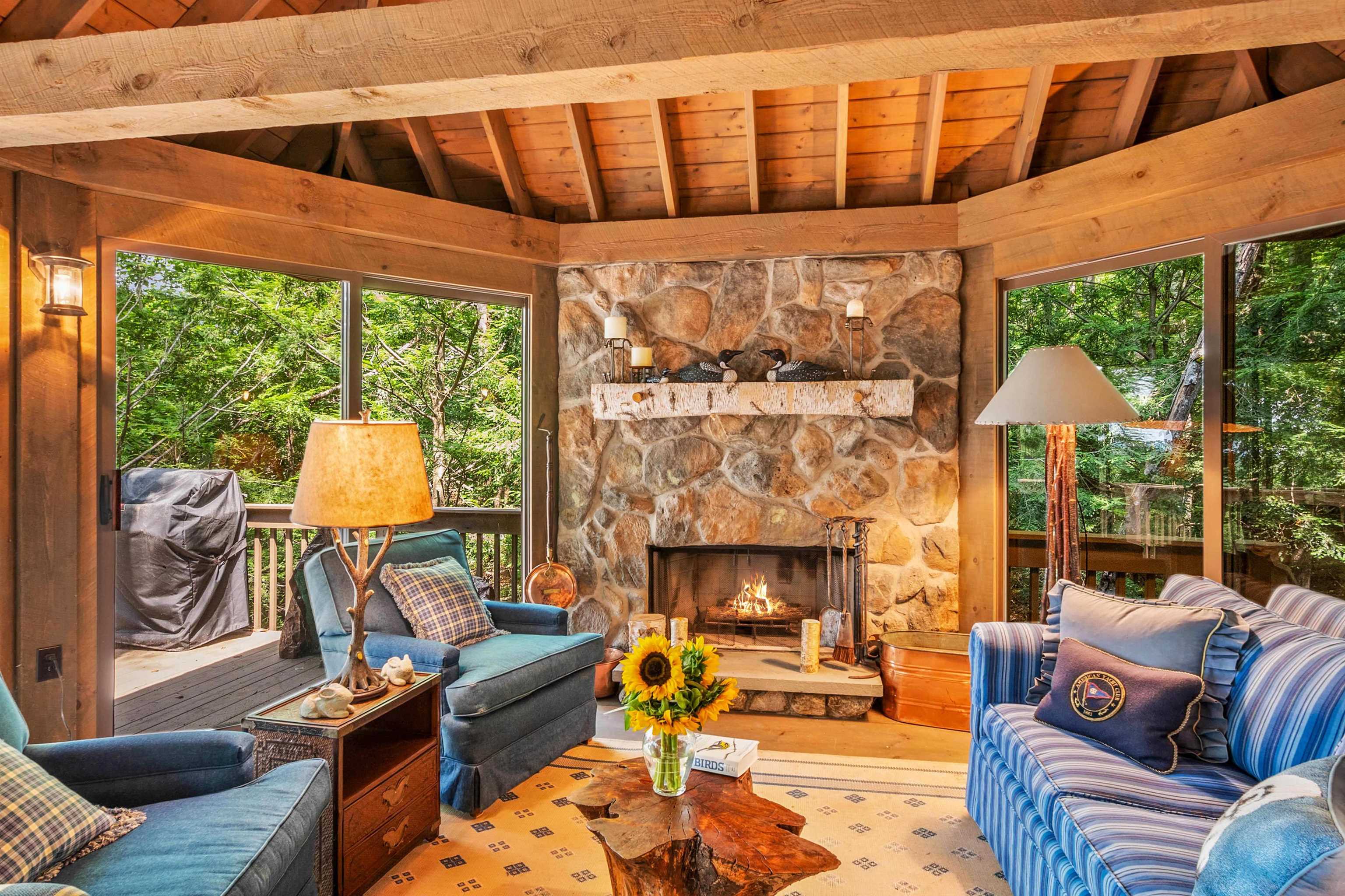 216 Woodland Trace