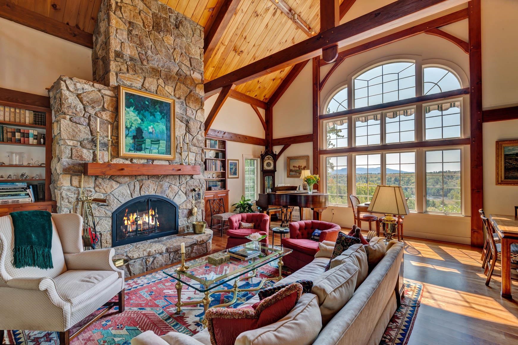 216 Woodland Trace