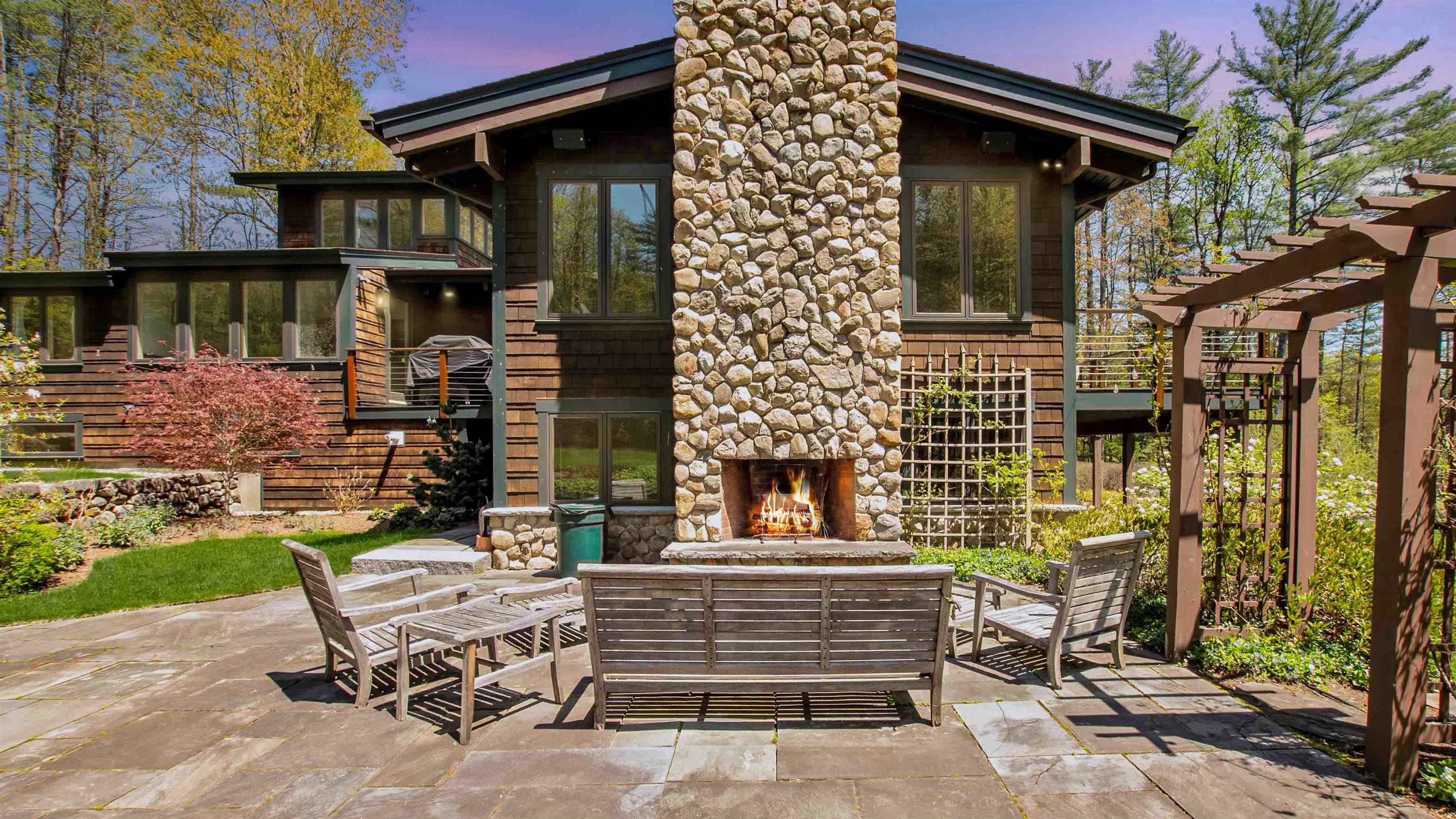 87 Deerpath Road