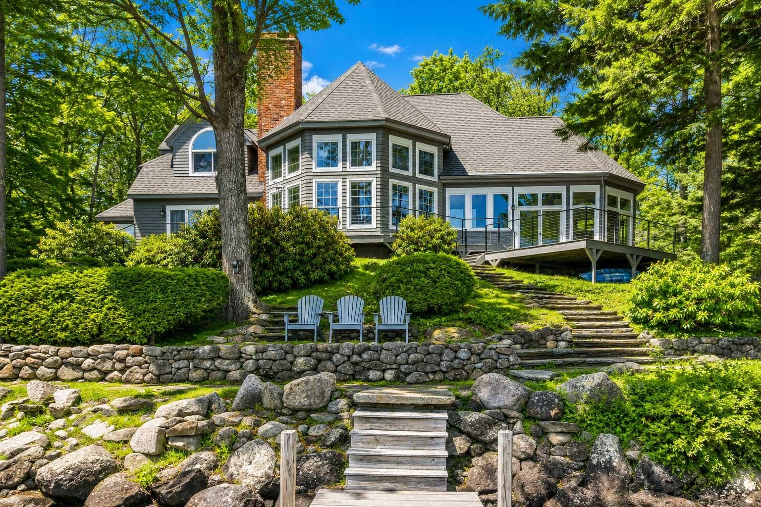 986 Lakeshore Drive