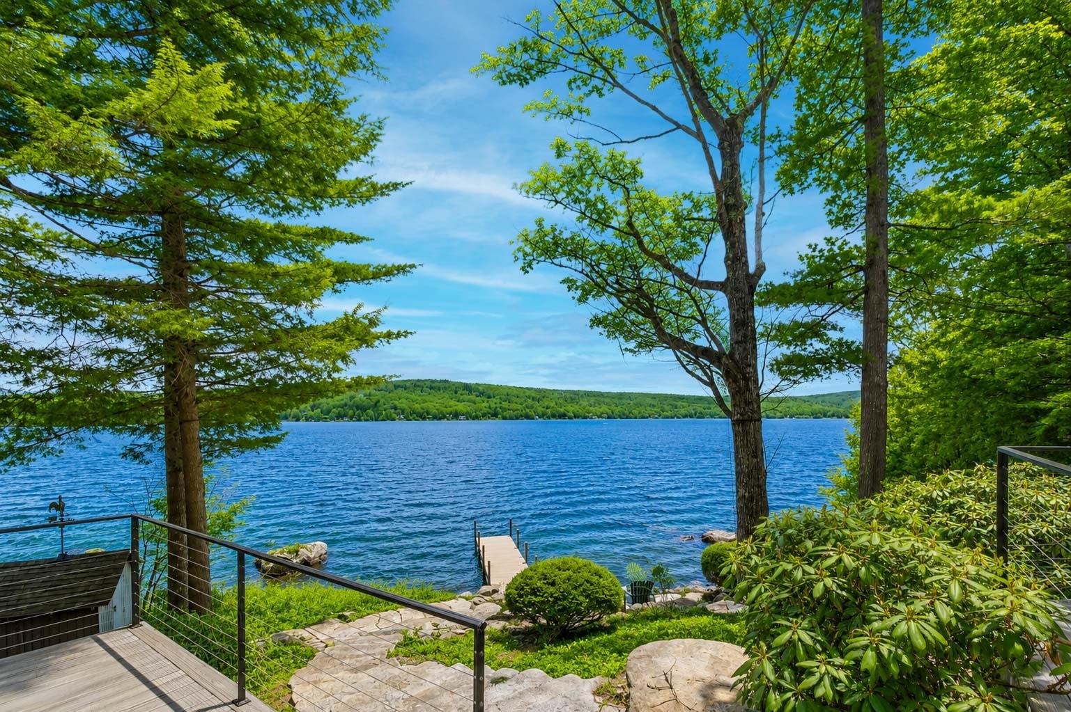 986 Lakeshore Drive