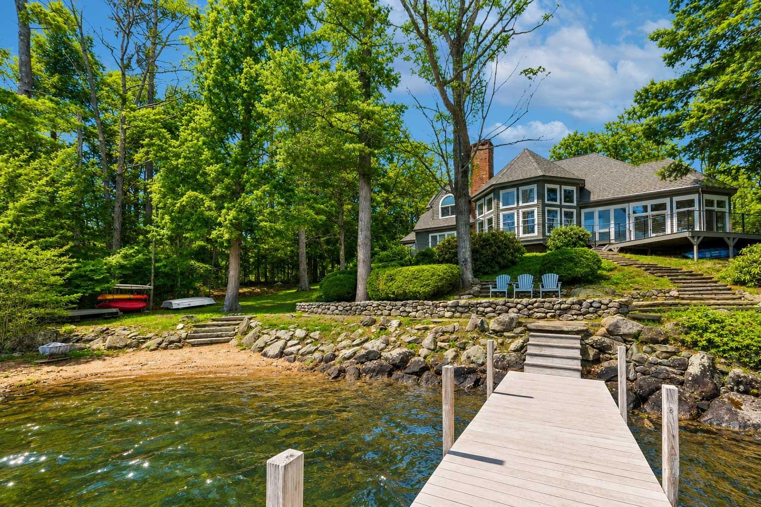 986 Lakeshore Drive