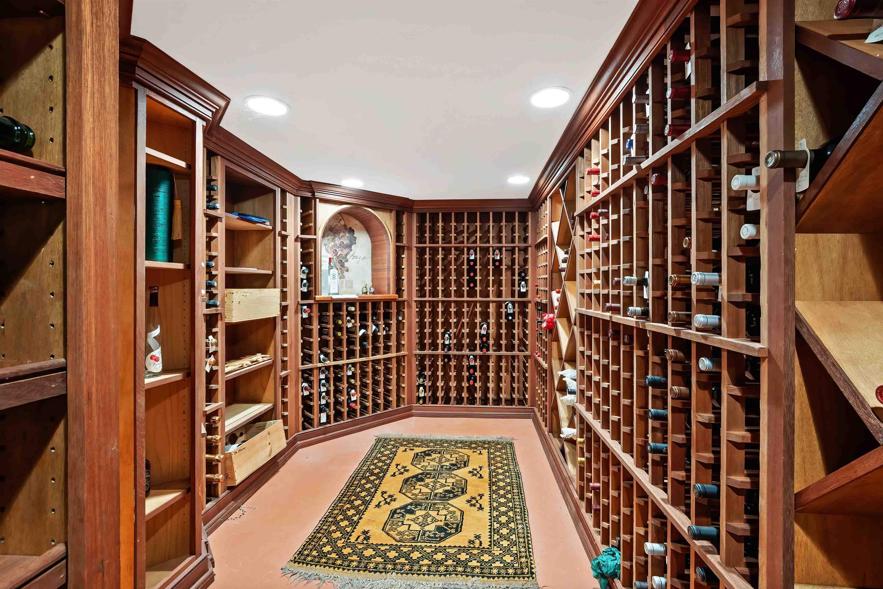 986 Lakeshore Drive