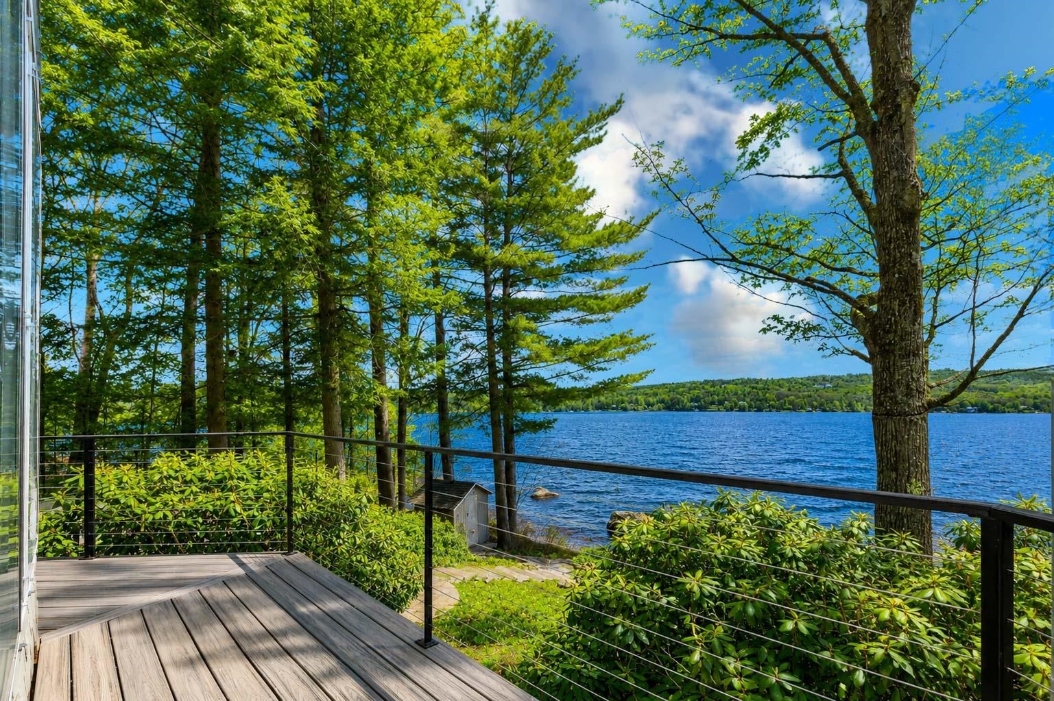 986 Lakeshore Drive