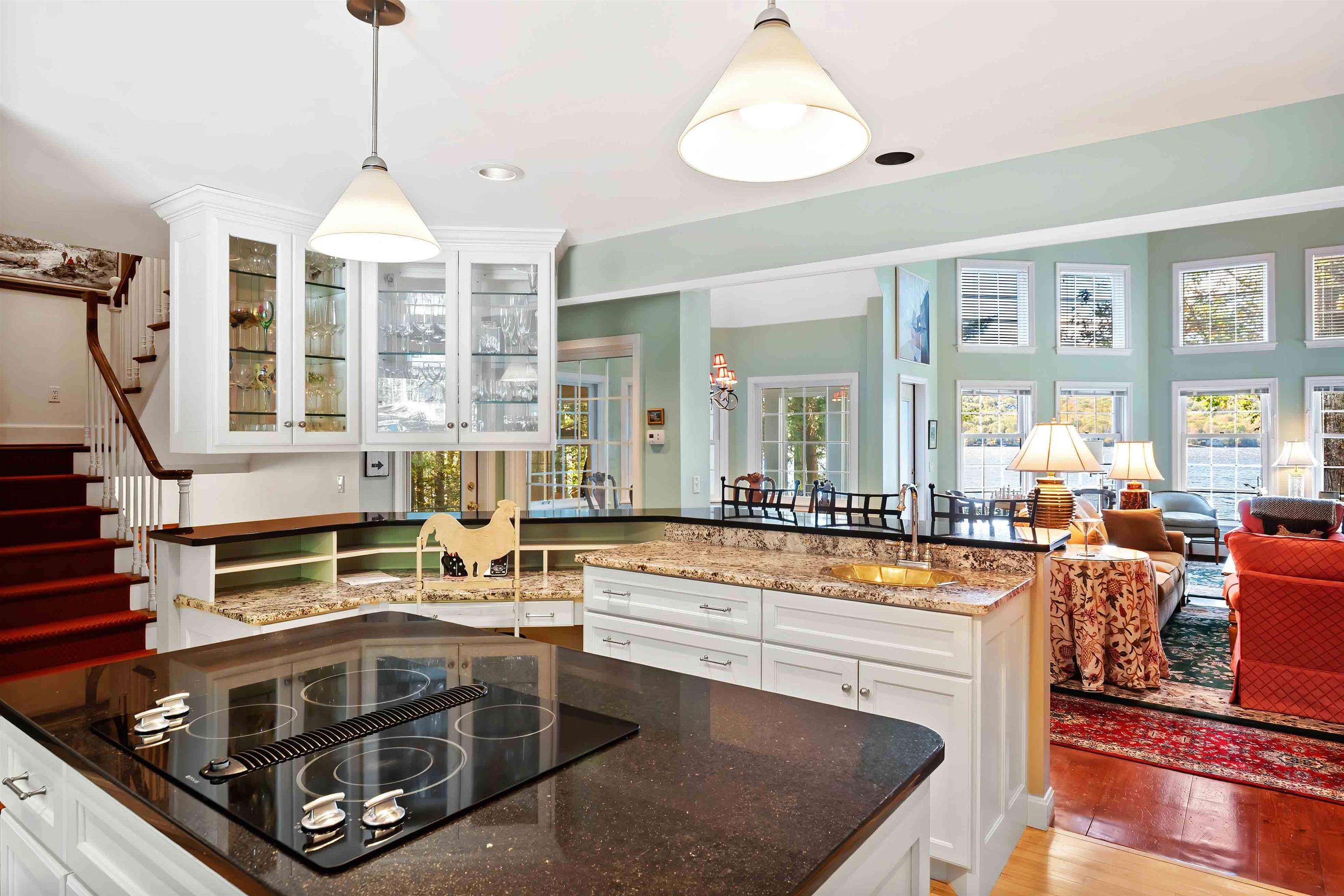 986 Lakeshore Drive