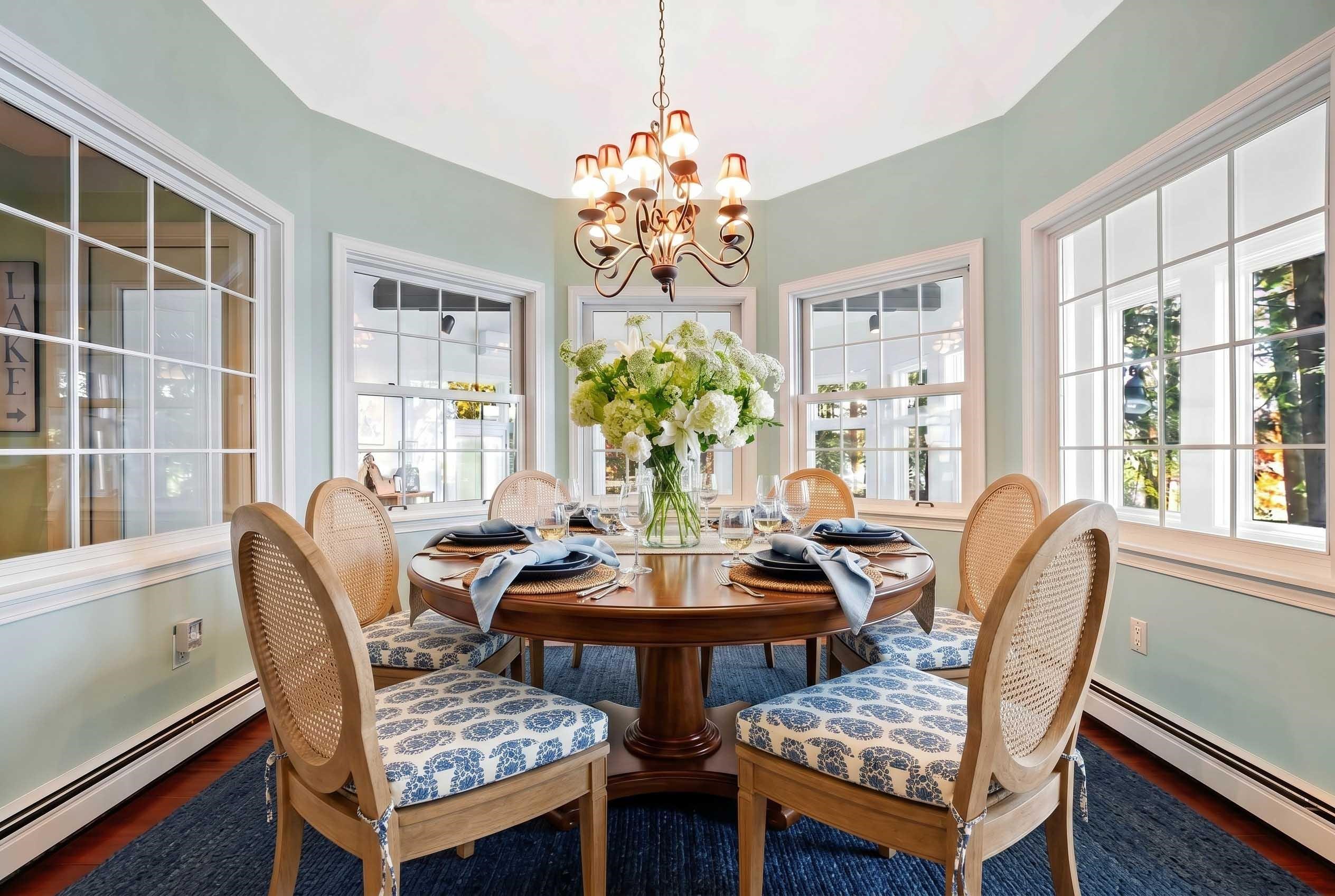 986 Lakeshore Drive