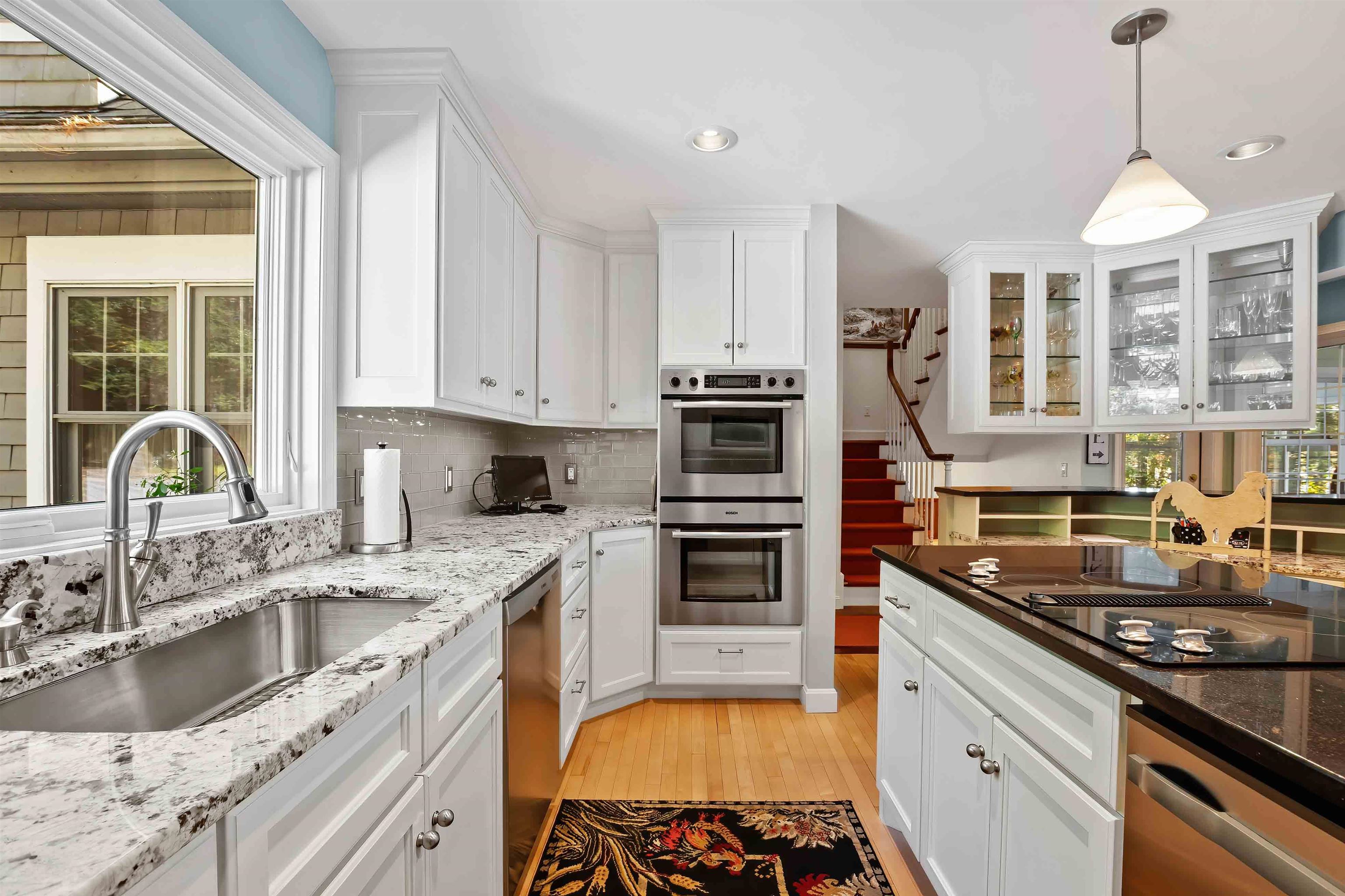 986 Lakeshore Drive
