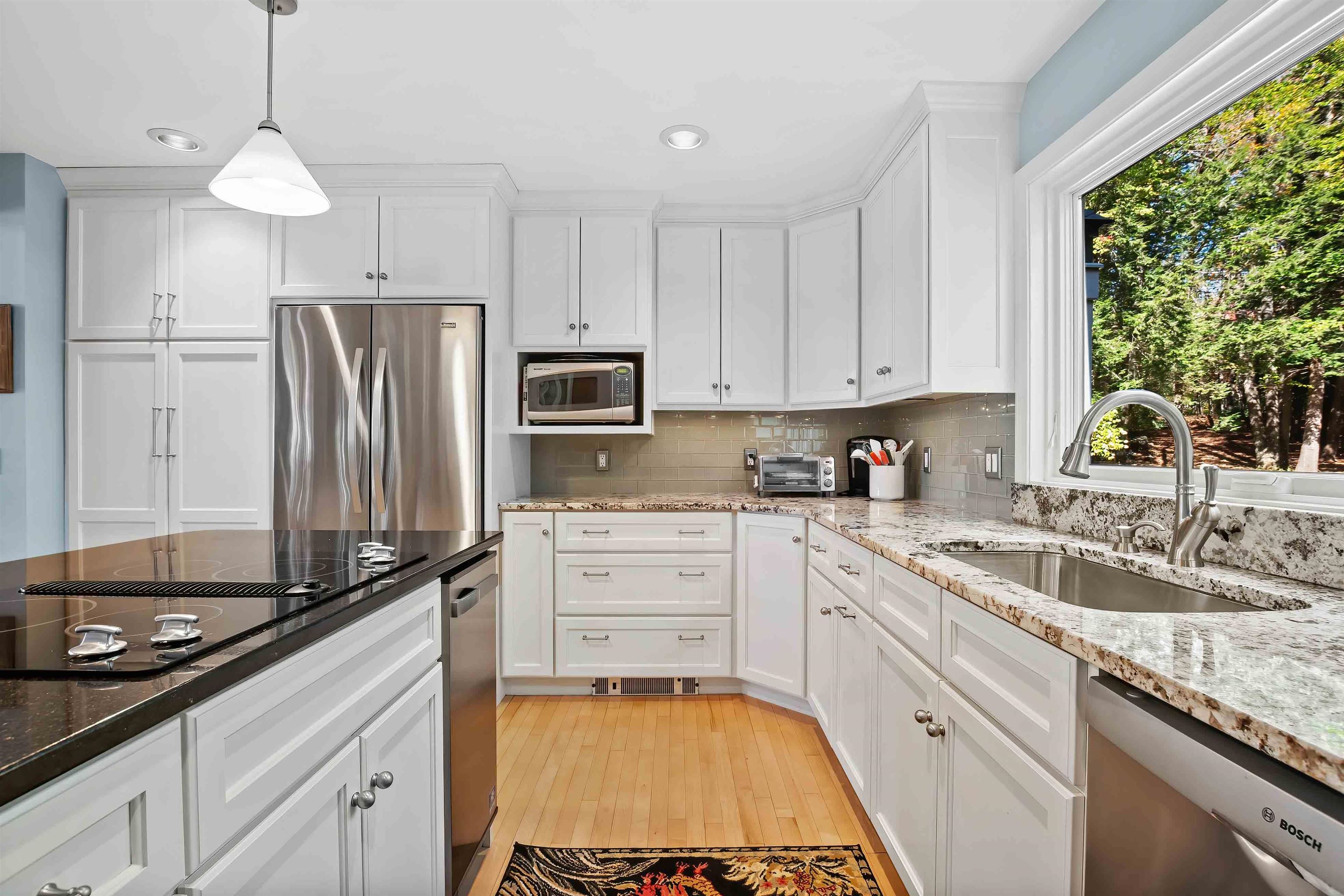 986 Lakeshore Drive