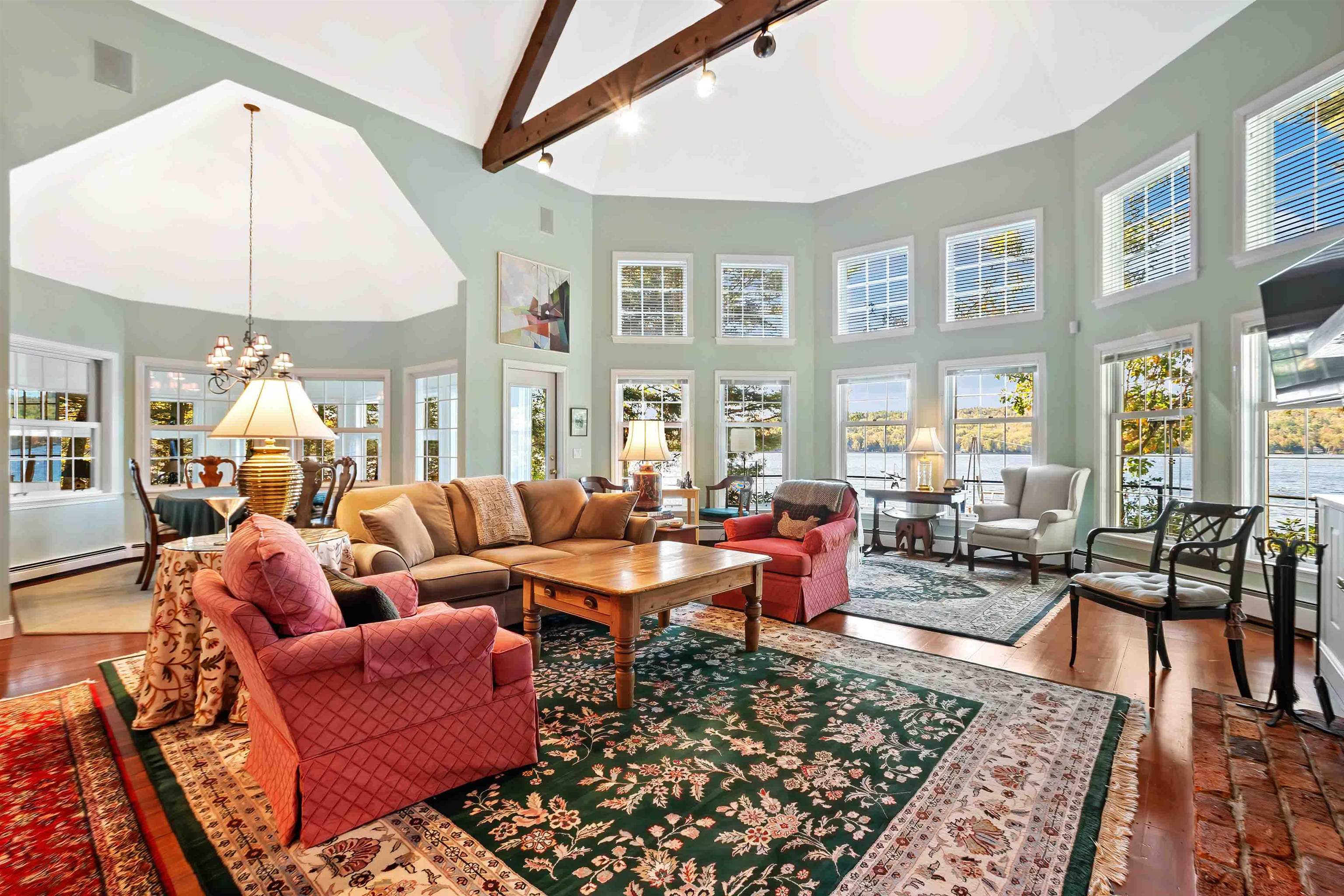 986 Lakeshore Drive