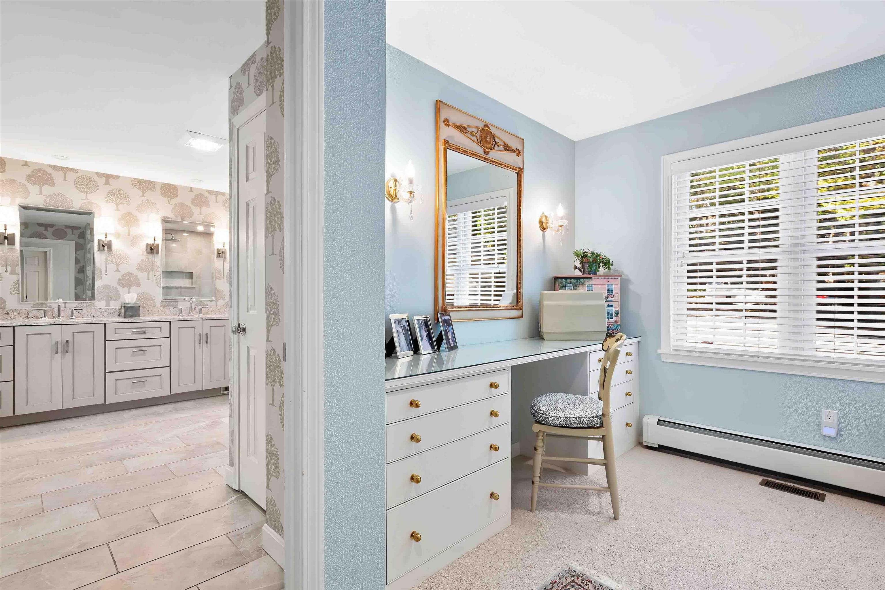 986 Lakeshore Drive