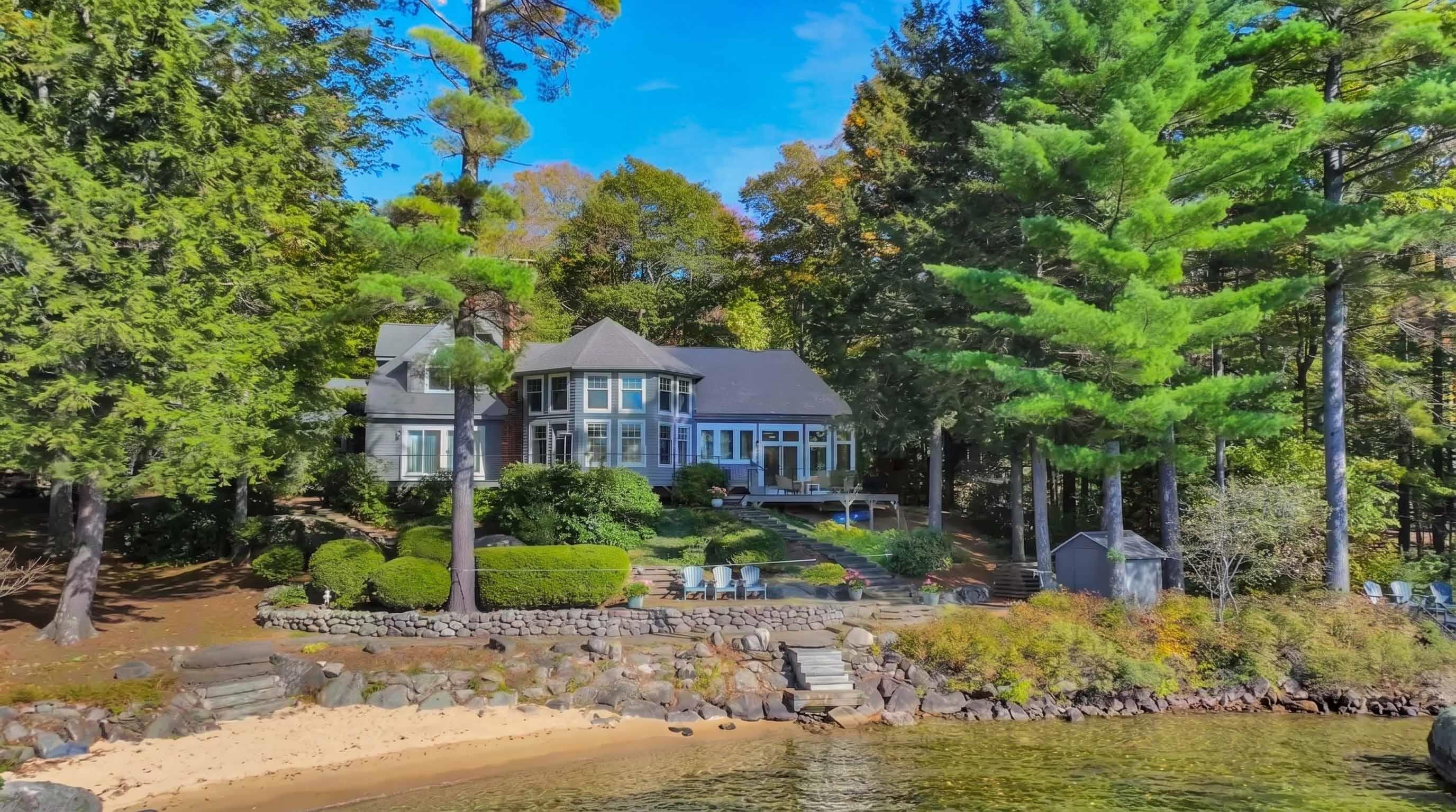 986 Lakeshore Drive