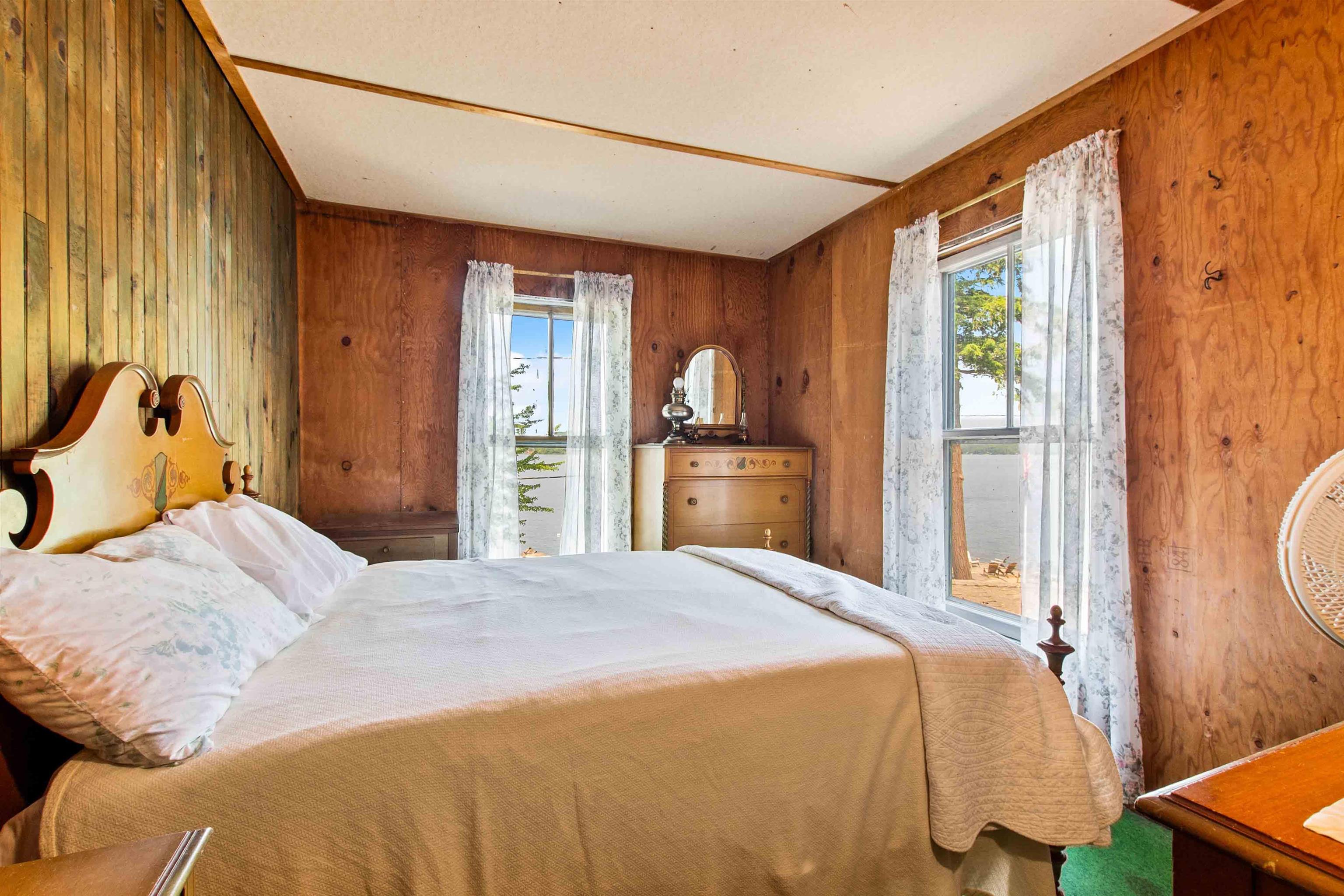 5 Lakeside Road