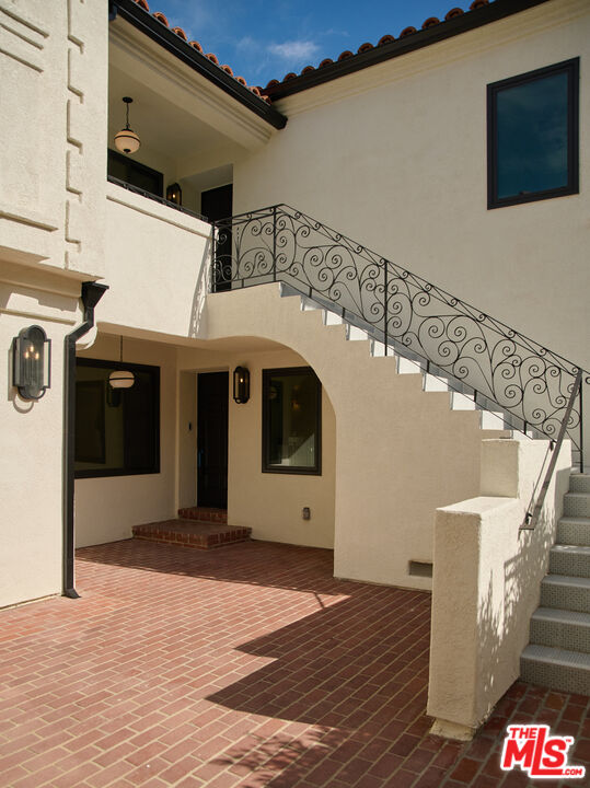 236 S Reeves Dr