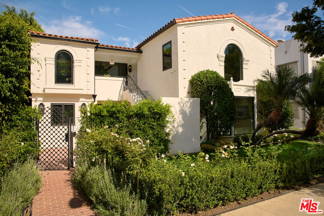236 S Reeves Dr
