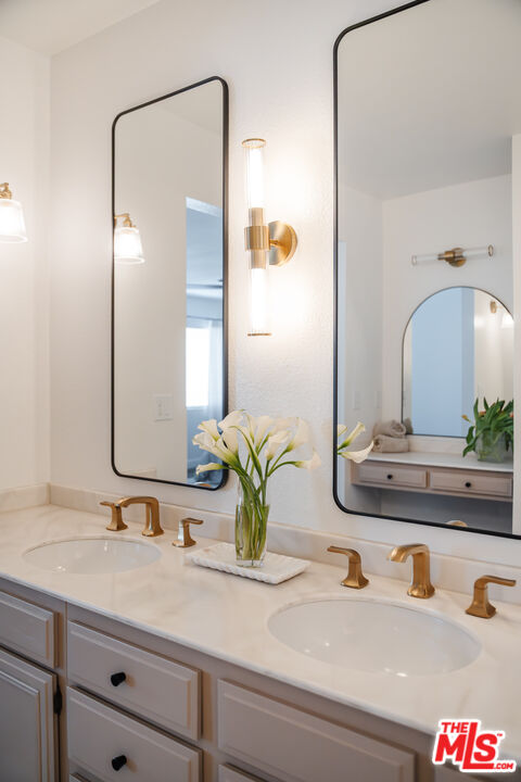 18348 Collins St Unit: C