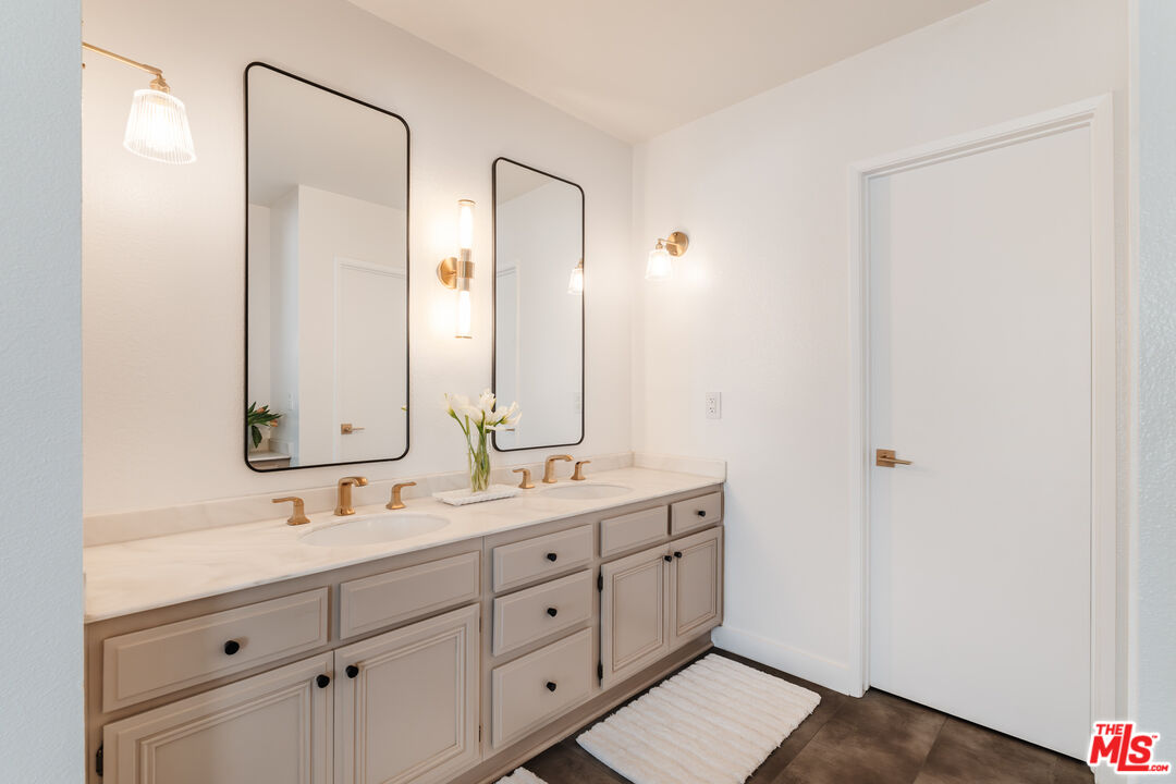 18348 Collins St Unit: C