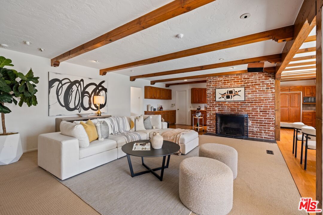 2200 Jeffersonia Way