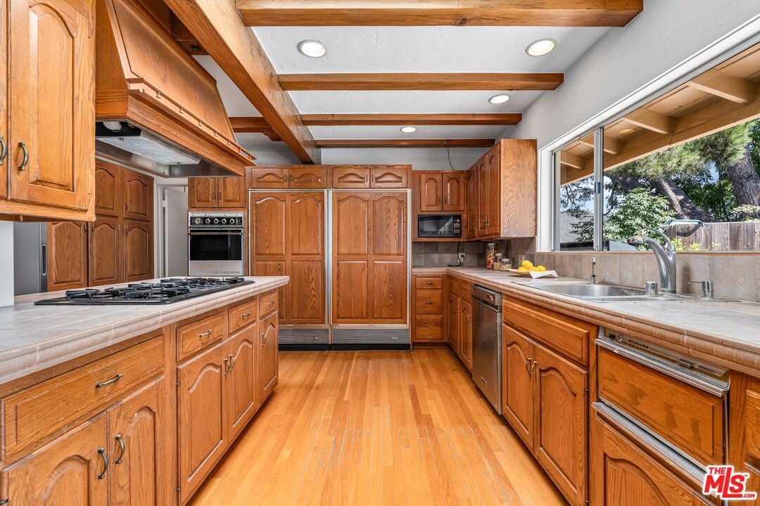 2200 Jeffersonia Way