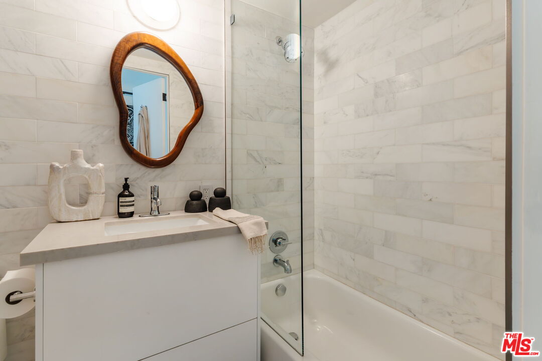 999 N Doheny Dr Unit: 1003