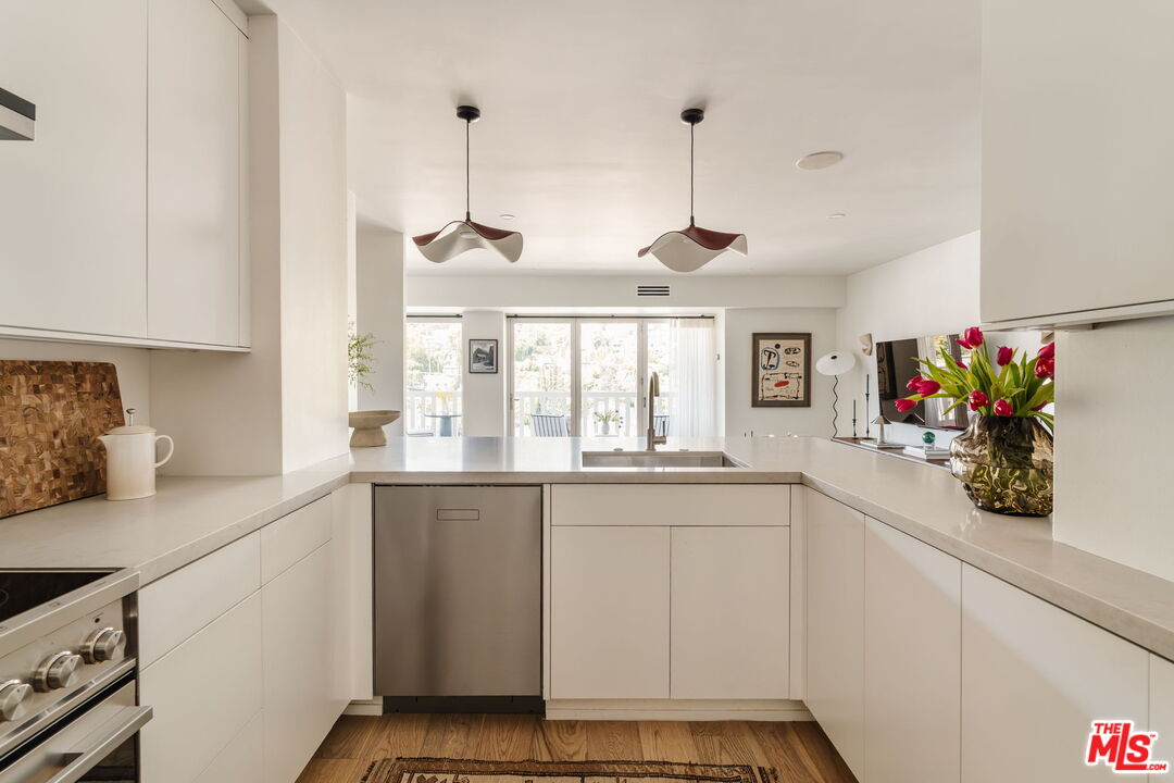 999 N Doheny Dr Unit: 1003