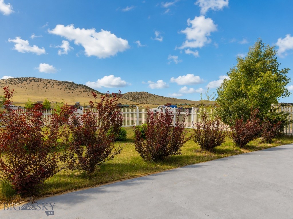 353 Shining Mountains Loop Road