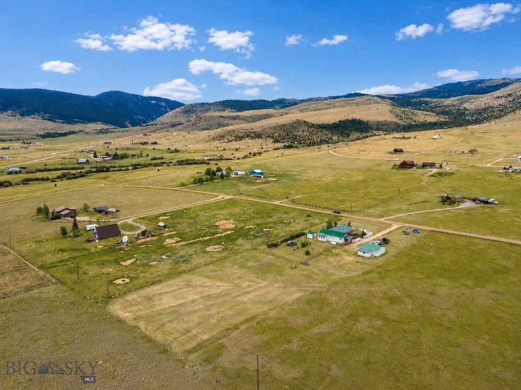 353 Shining Mountains Loop Road