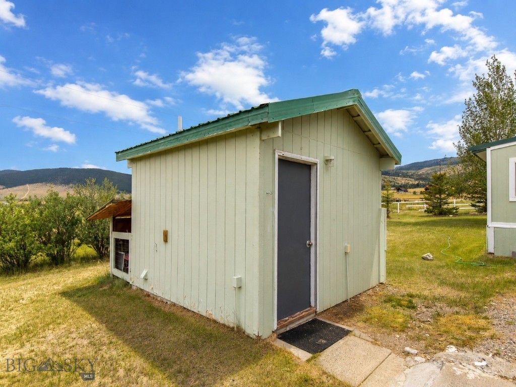 353 Shining Mountains Loop Road