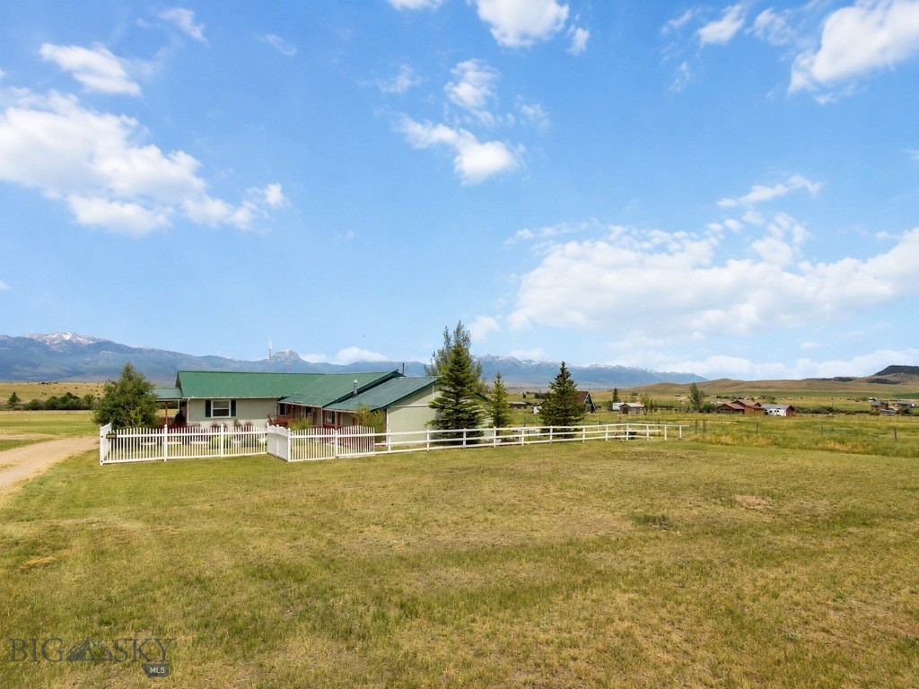 353 Shining Mountains Loop Road