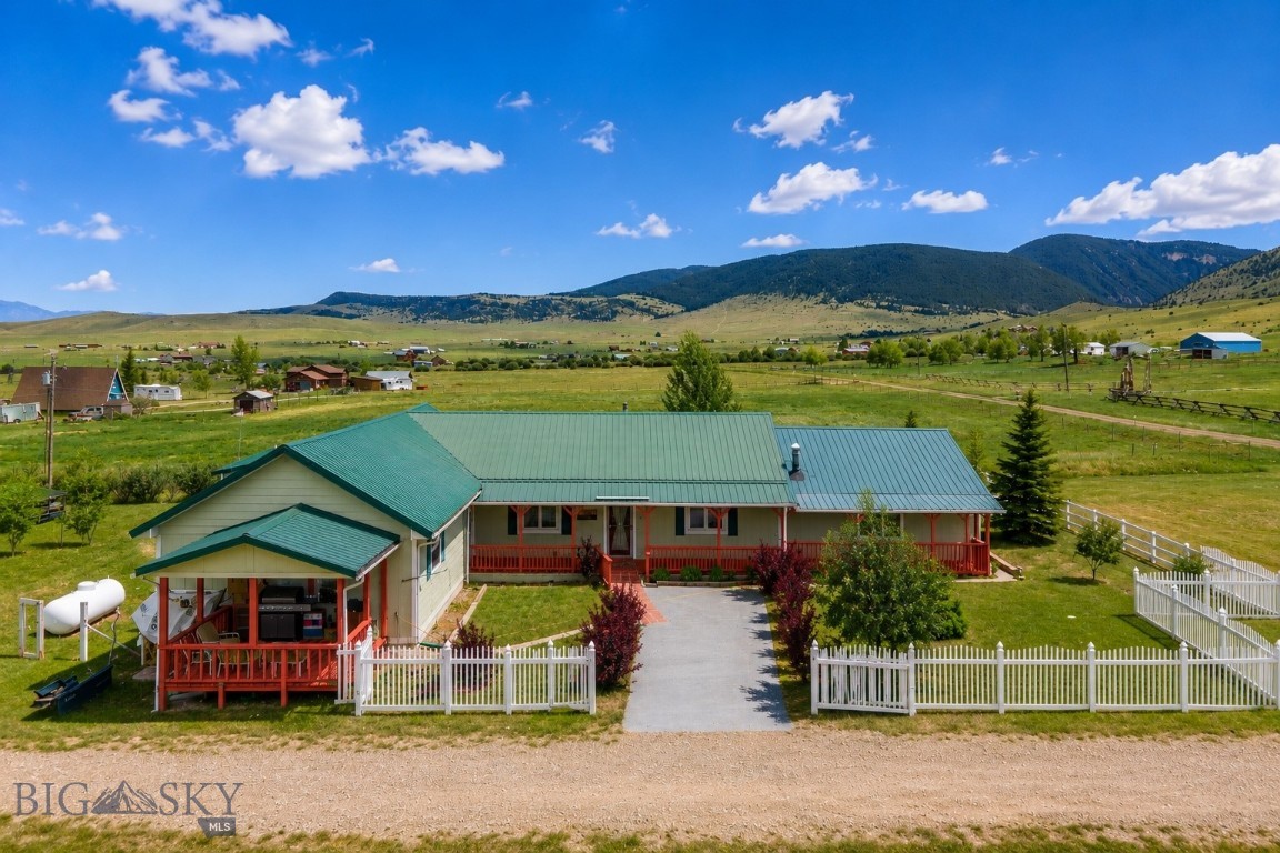353 Shining Mountains Loop Road