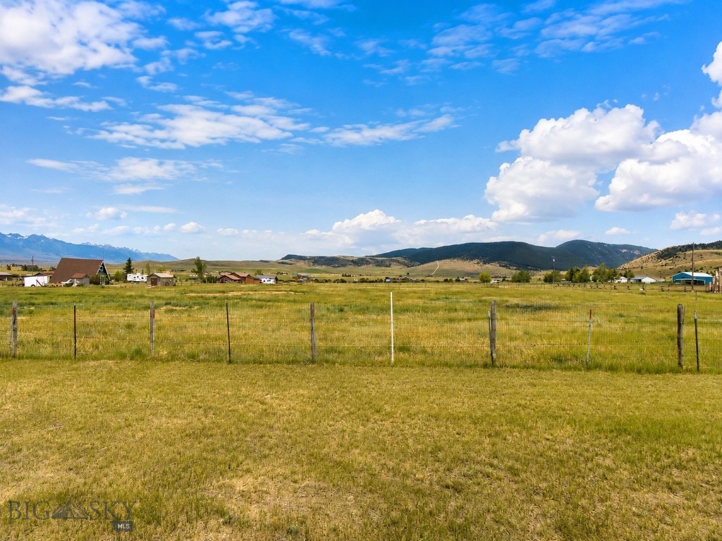 353 Shining Mountains Loop Road