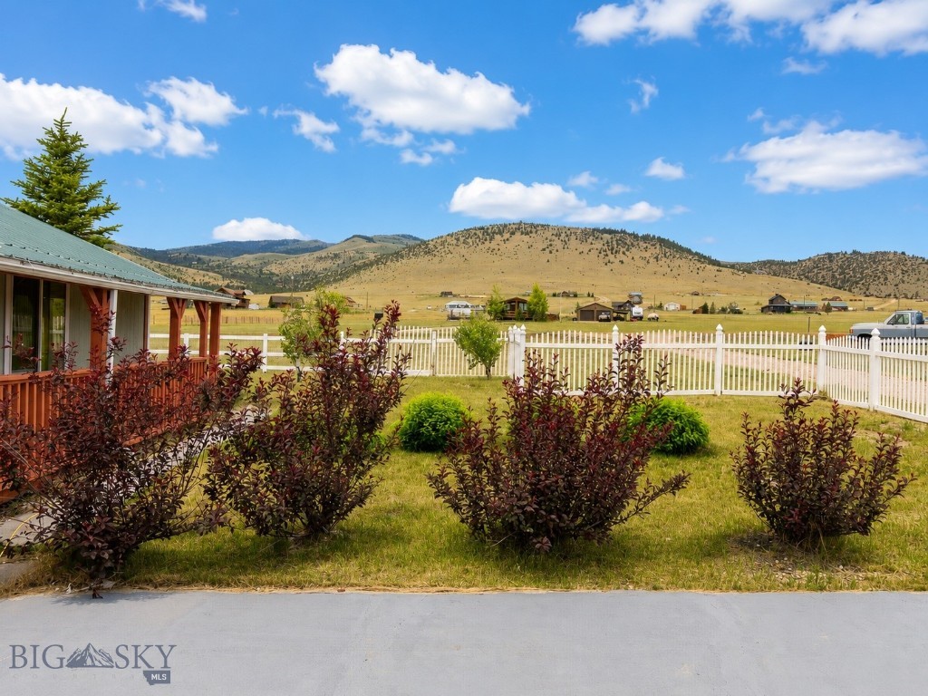 353 Shining Mountains Loop Road