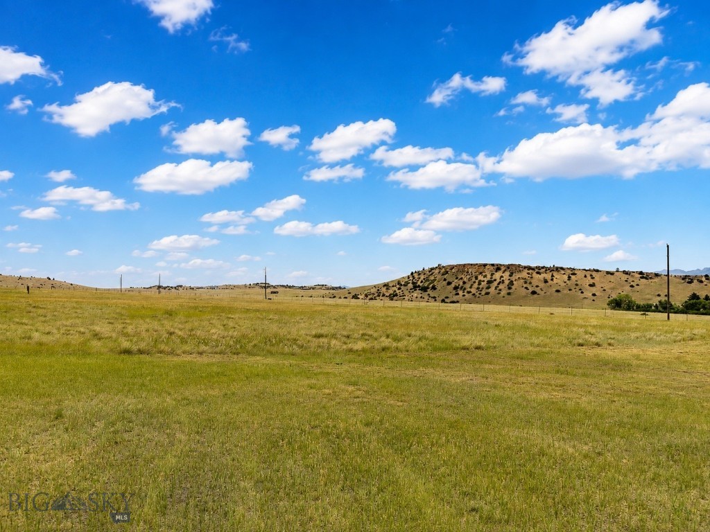 353 Shining Mountains Loop Road