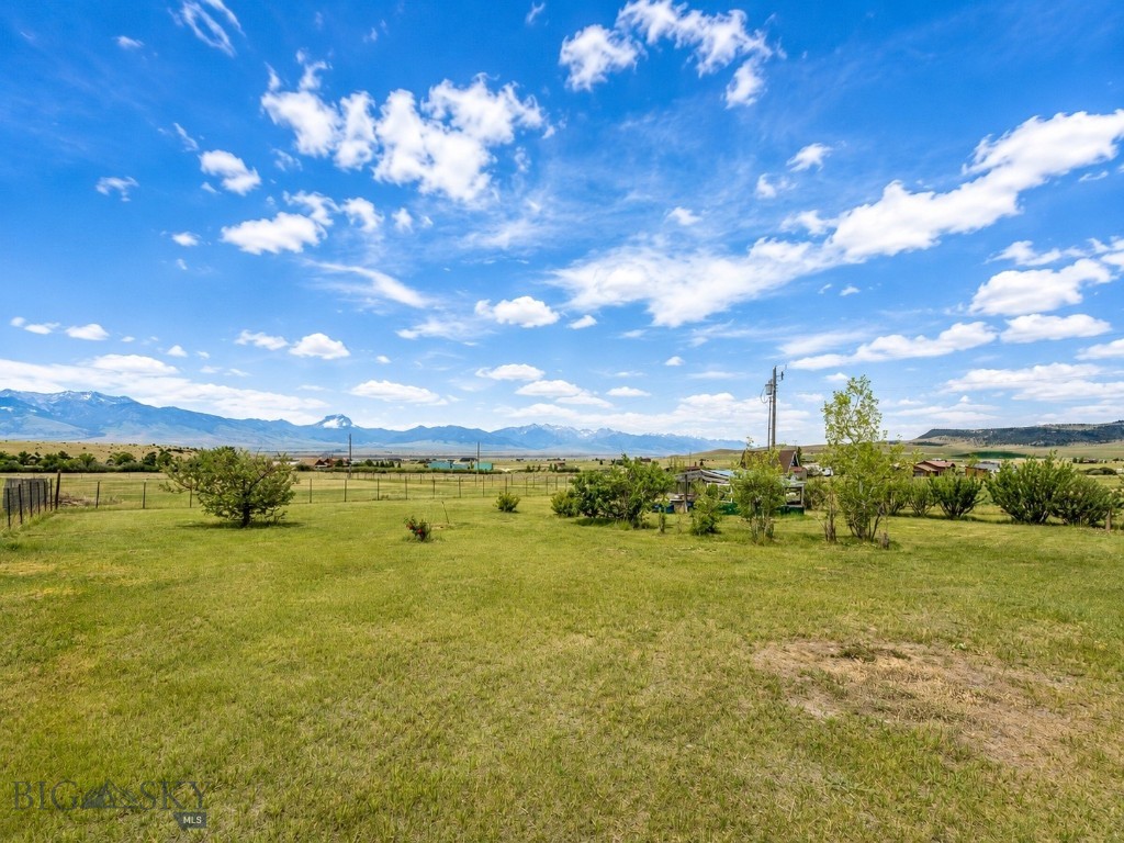 353 Shining Mountains Loop Road