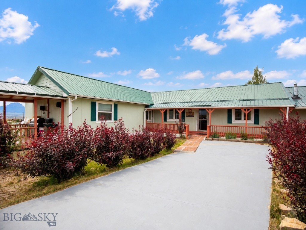 353 Shining Mountains Loop Road