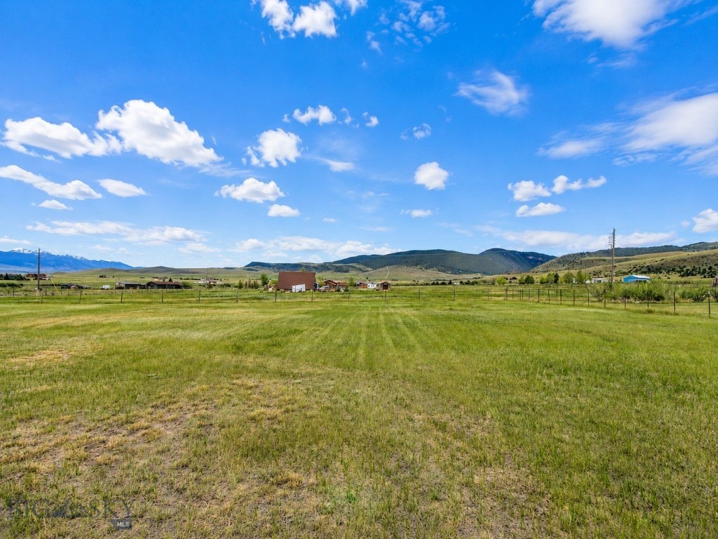 353 Shining Mountains Loop Road