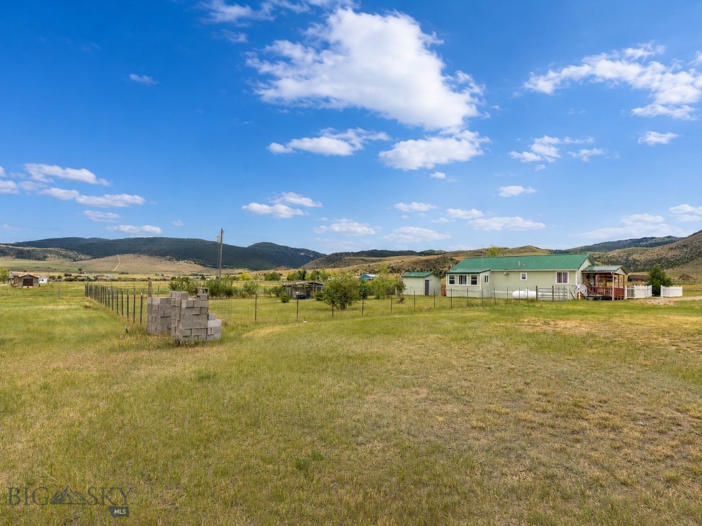 353 Shining Mountains Loop Road