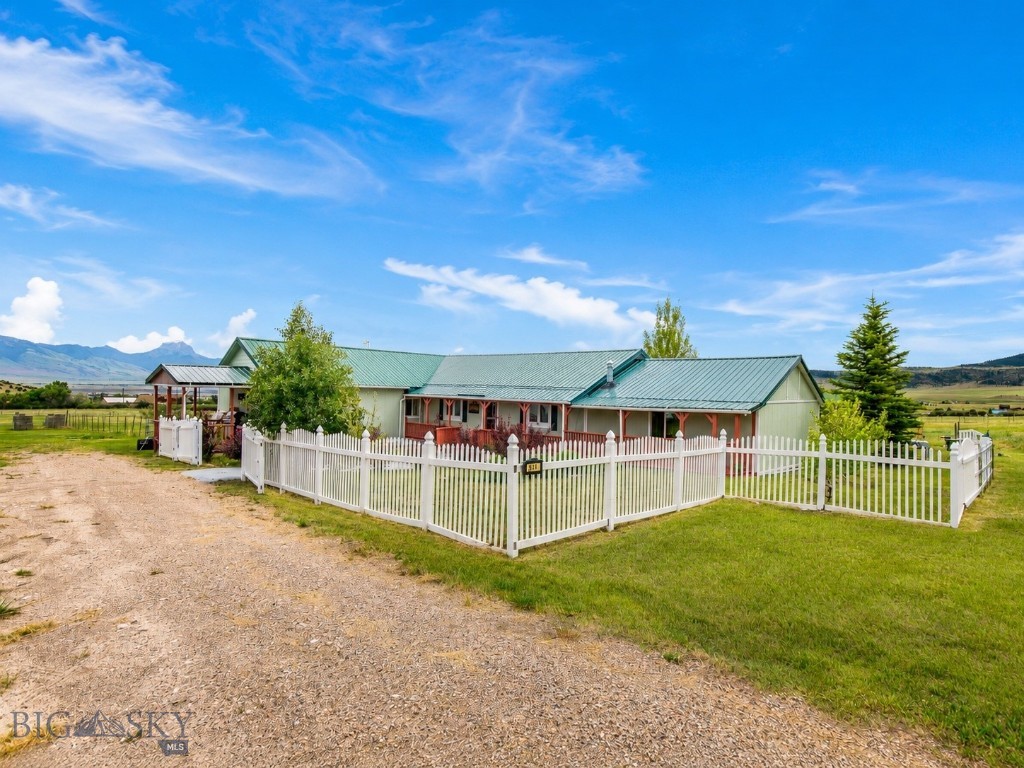 353 Shining Mountains Loop Road