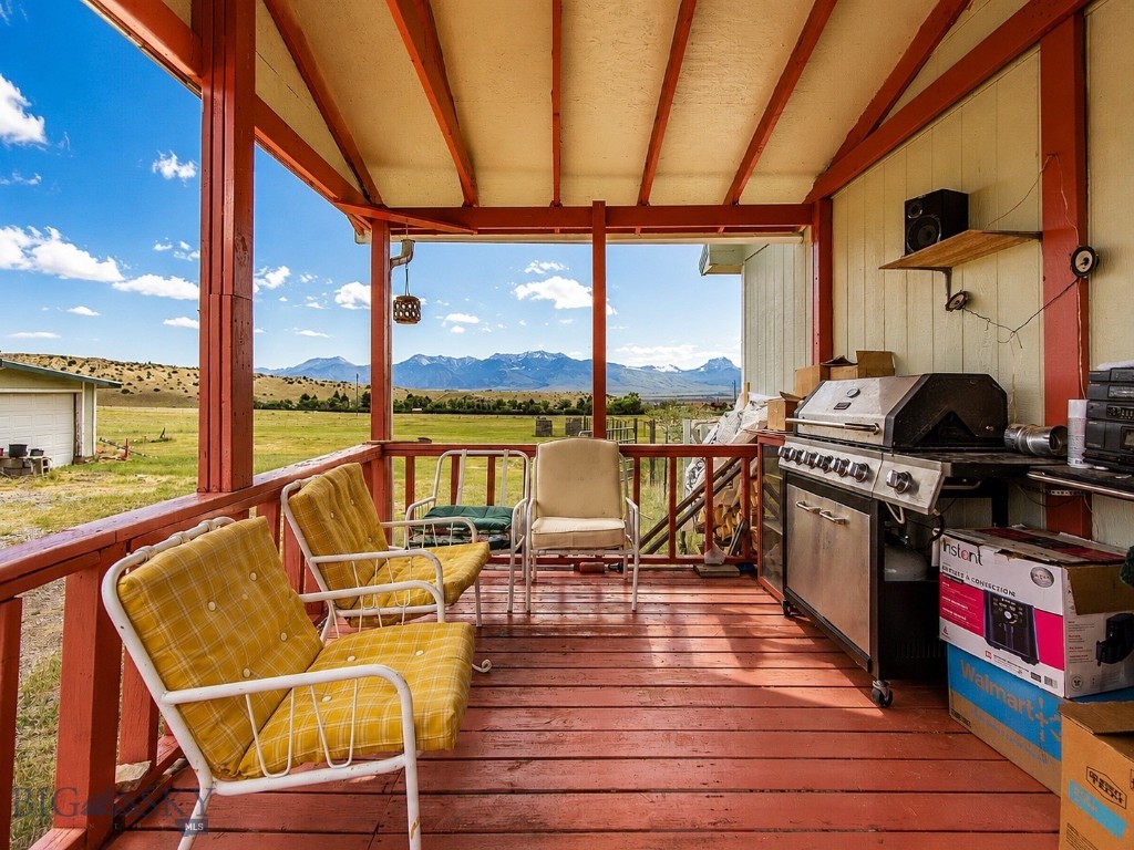 353 Shining Mountains Loop Road