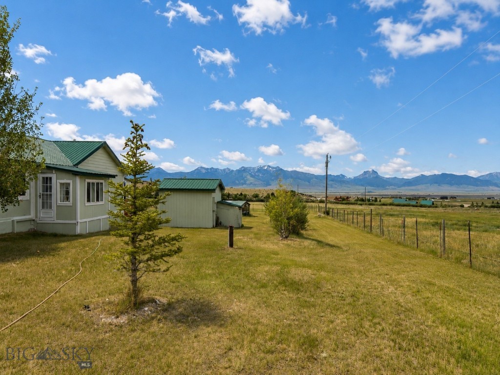 353 Shining Mountains Loop Road
