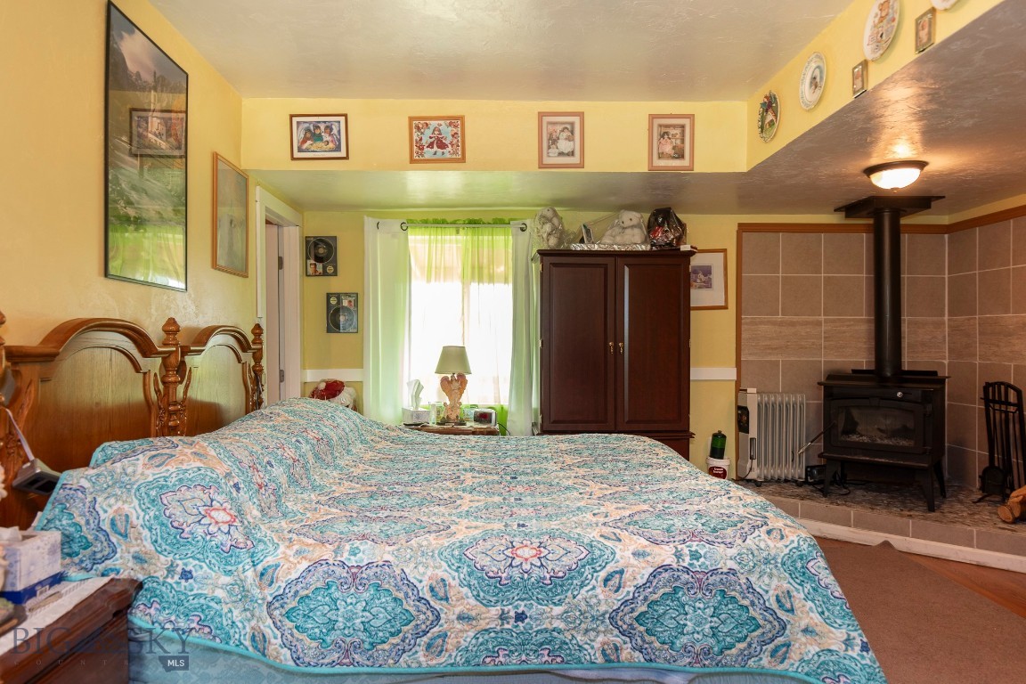 353 Shining Mountains Loop Road